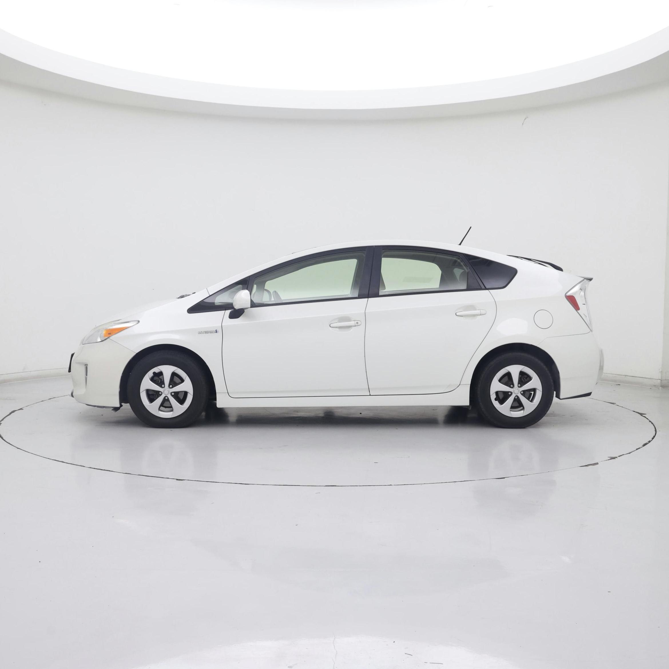 Thumbnail: 2015 Toyota Prius - 3
