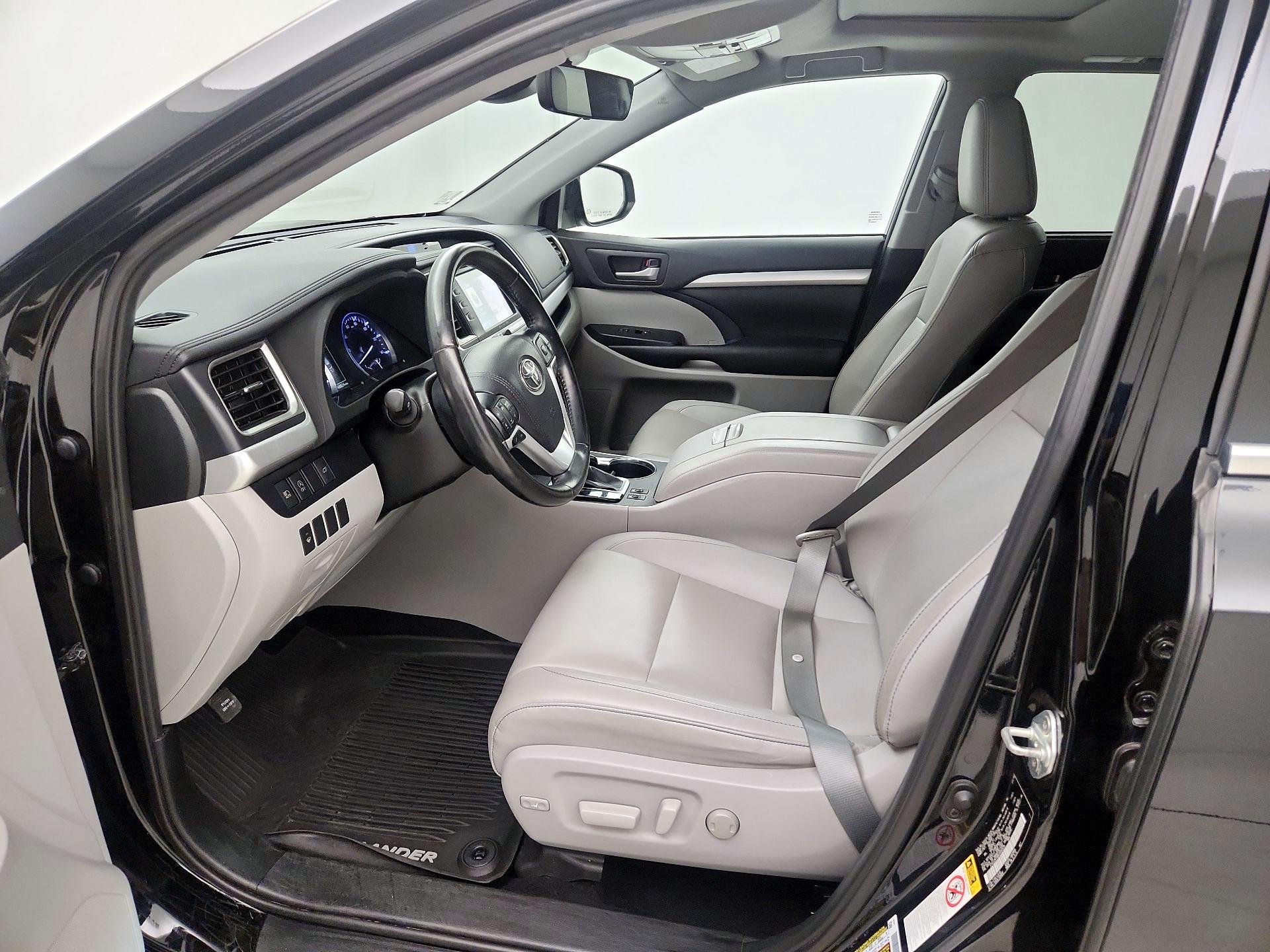 Thumbnail: 2019 Toyota Highlander - 11