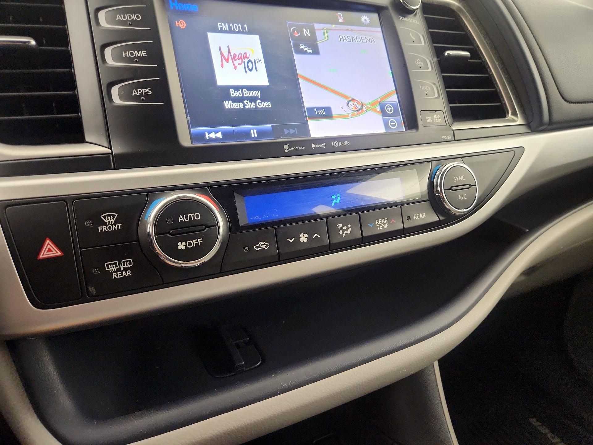 Thumbnail: 2019 Toyota Highlander - 14
