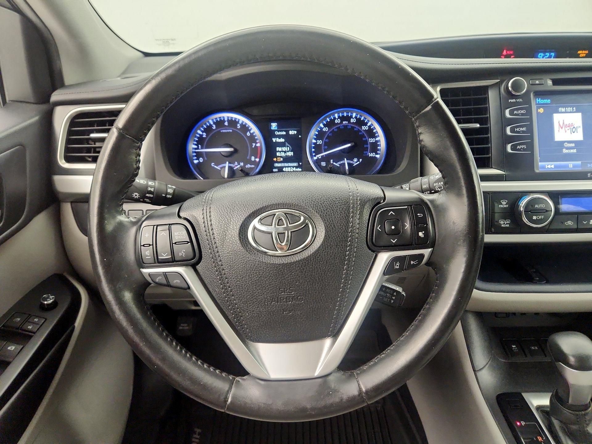 Thumbnail: 2019 Toyota Highlander - 16