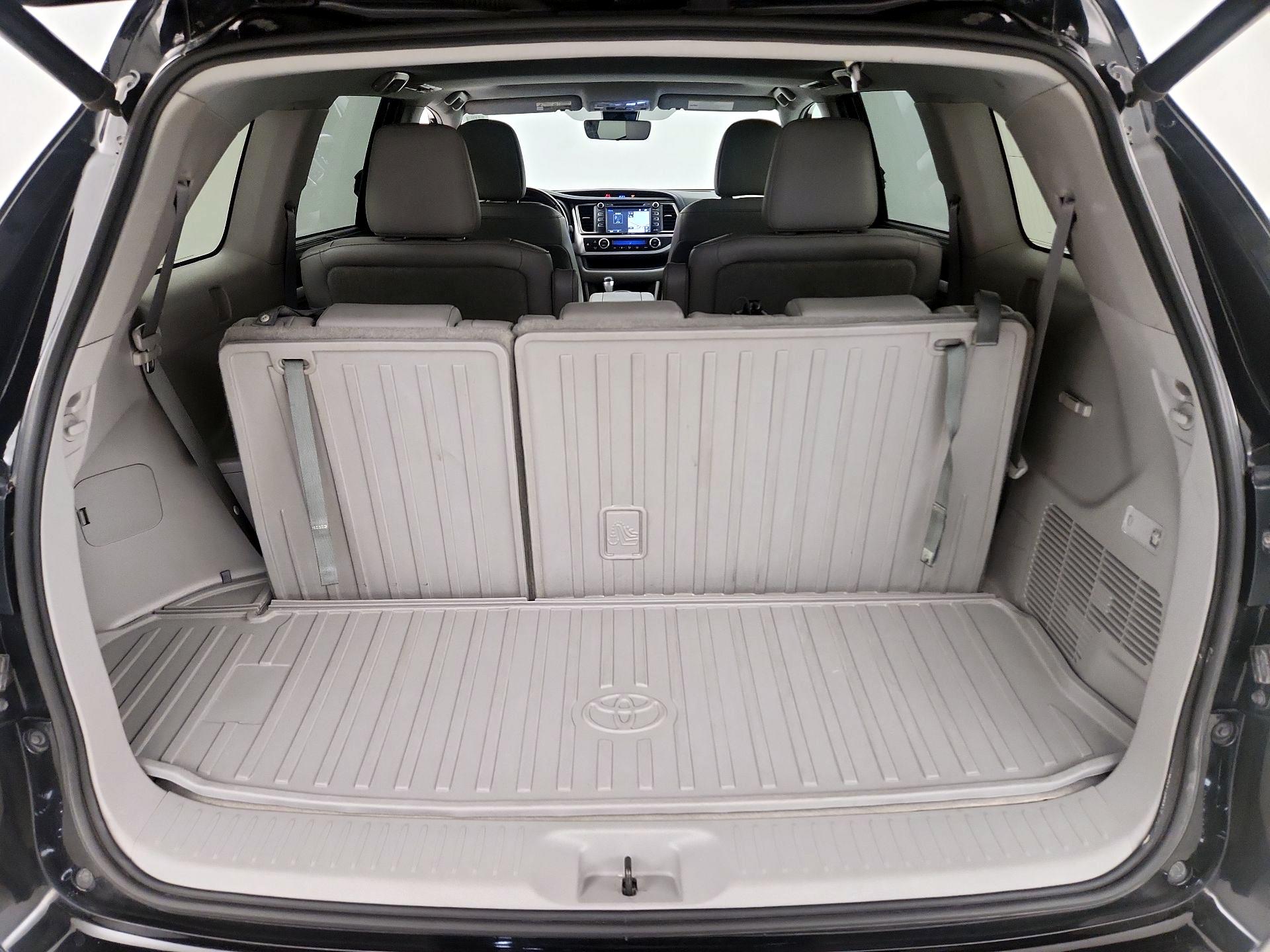 Thumbnail: 2019 Toyota Highlander - 17