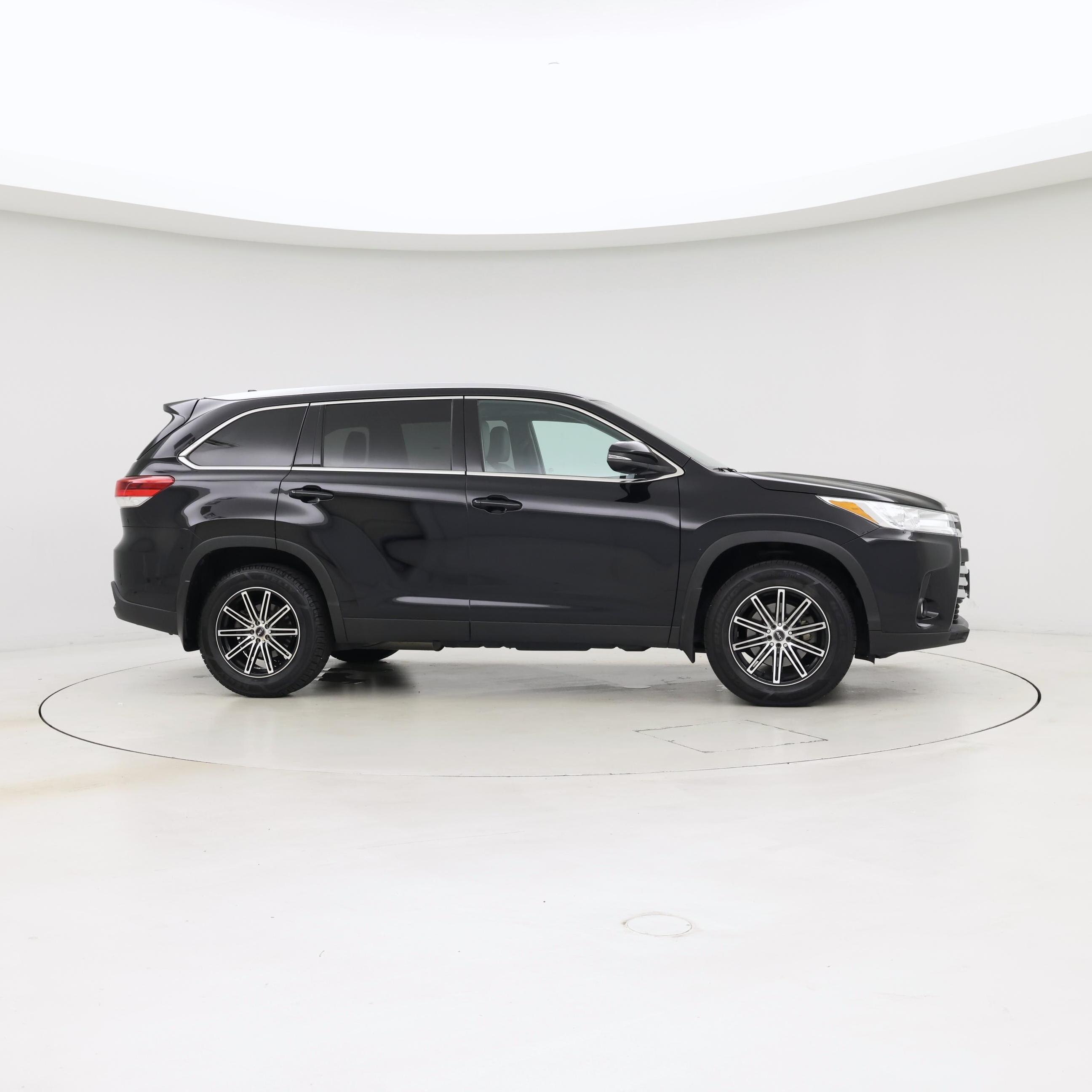 Thumbnail: 2019 Toyota Highlander - 7