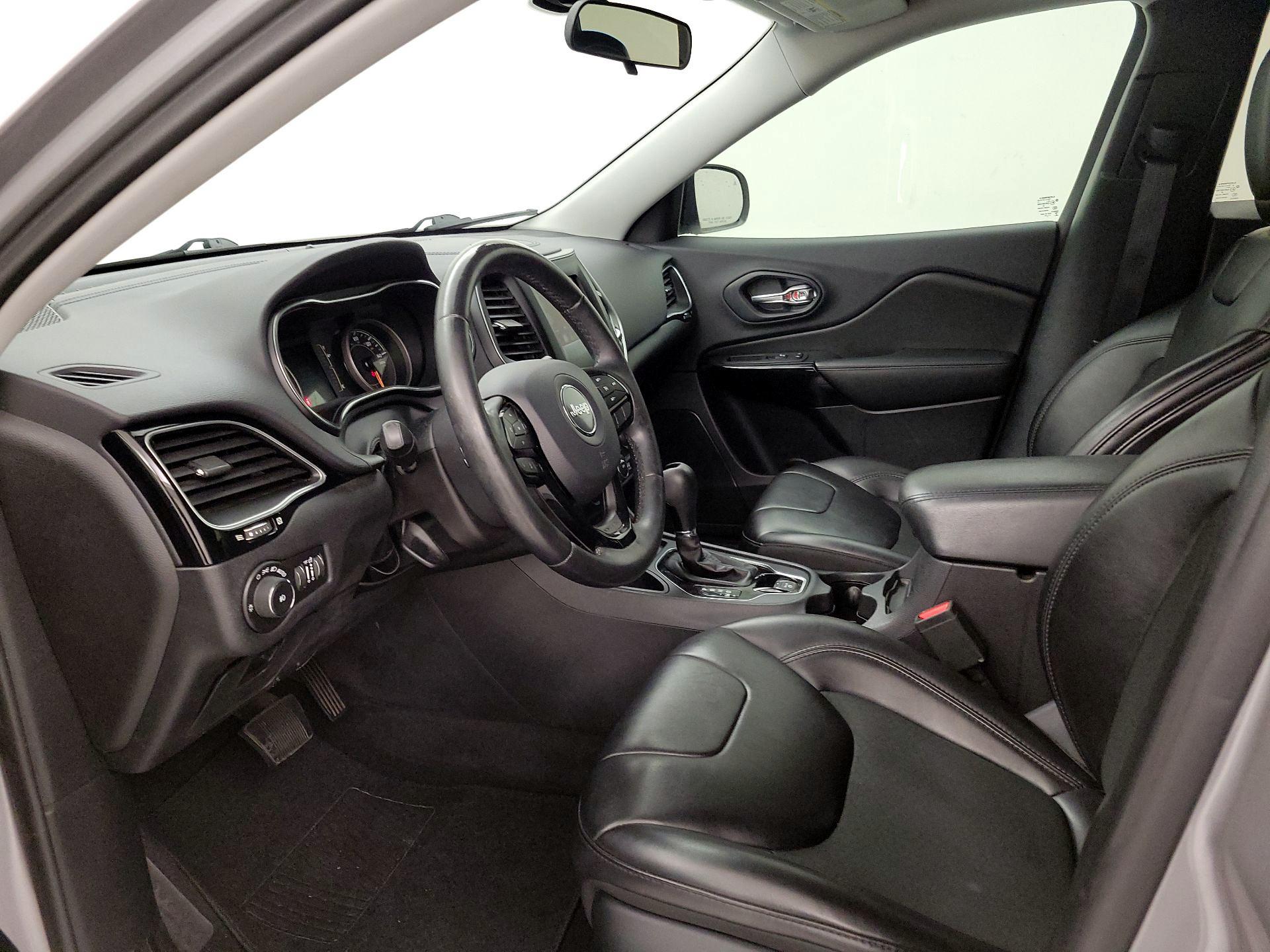 Thumbnail: 2019 Jeep Cherokee - 11