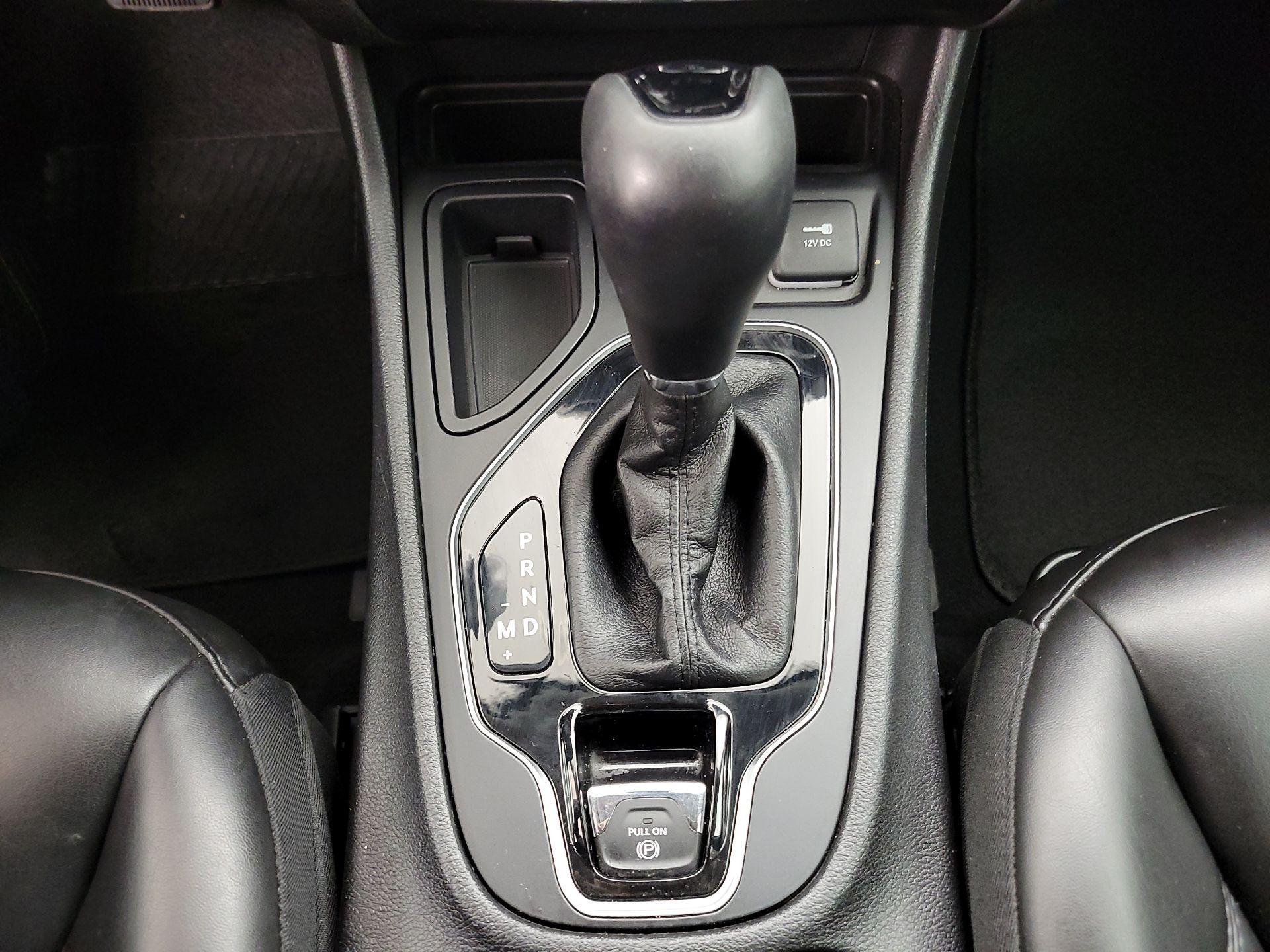Thumbnail: 2019 Jeep Cherokee - 17