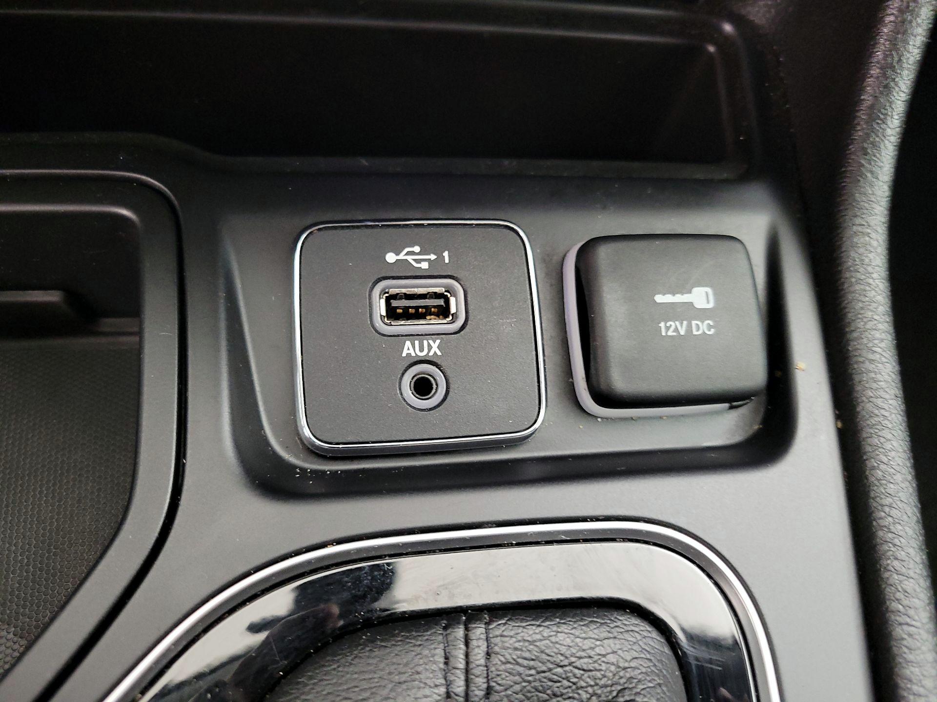 Thumbnail: 2019 Jeep Cherokee - 18