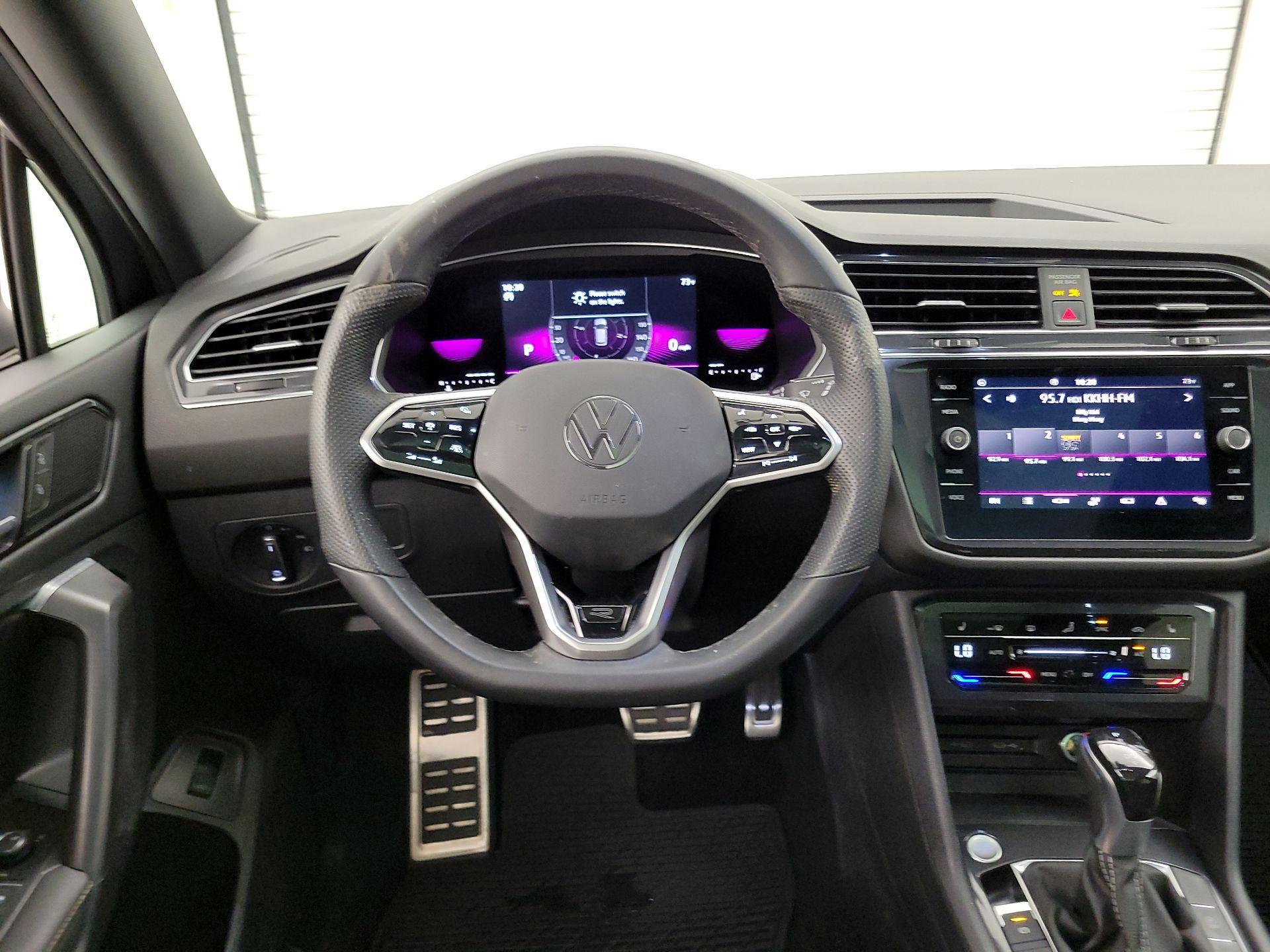 Thumbnail: 2022 Volkswagen Tiguan - 10