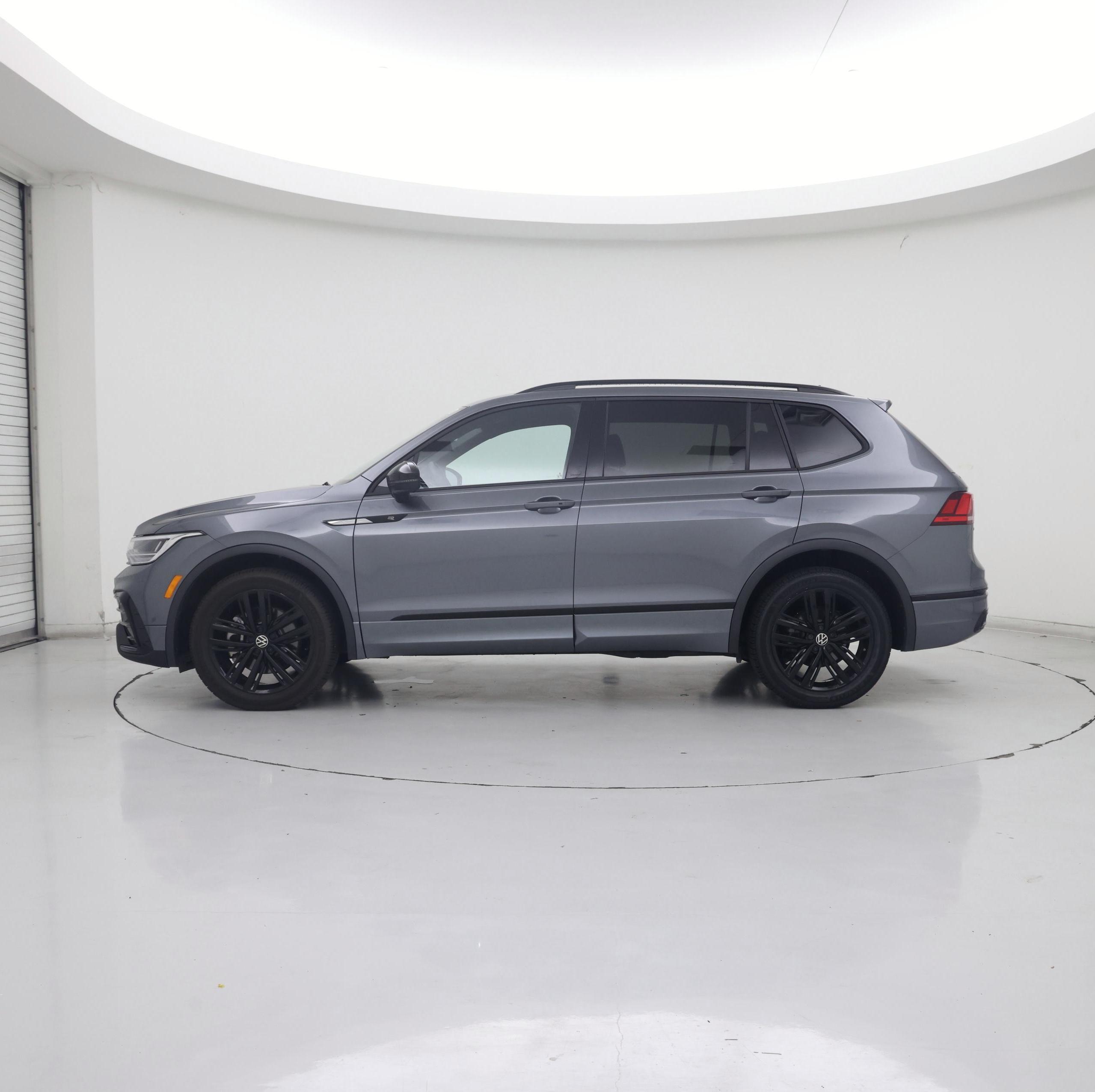 Thumbnail: 2022 Volkswagen Tiguan - 3