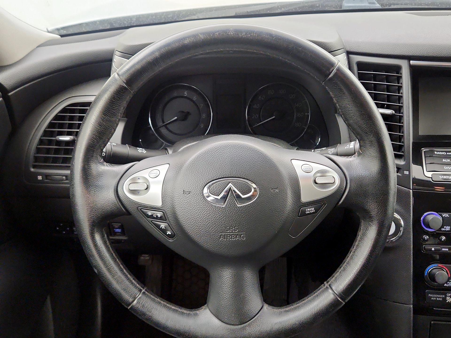 Thumbnail: 2017 INFINITI QX70 - 10