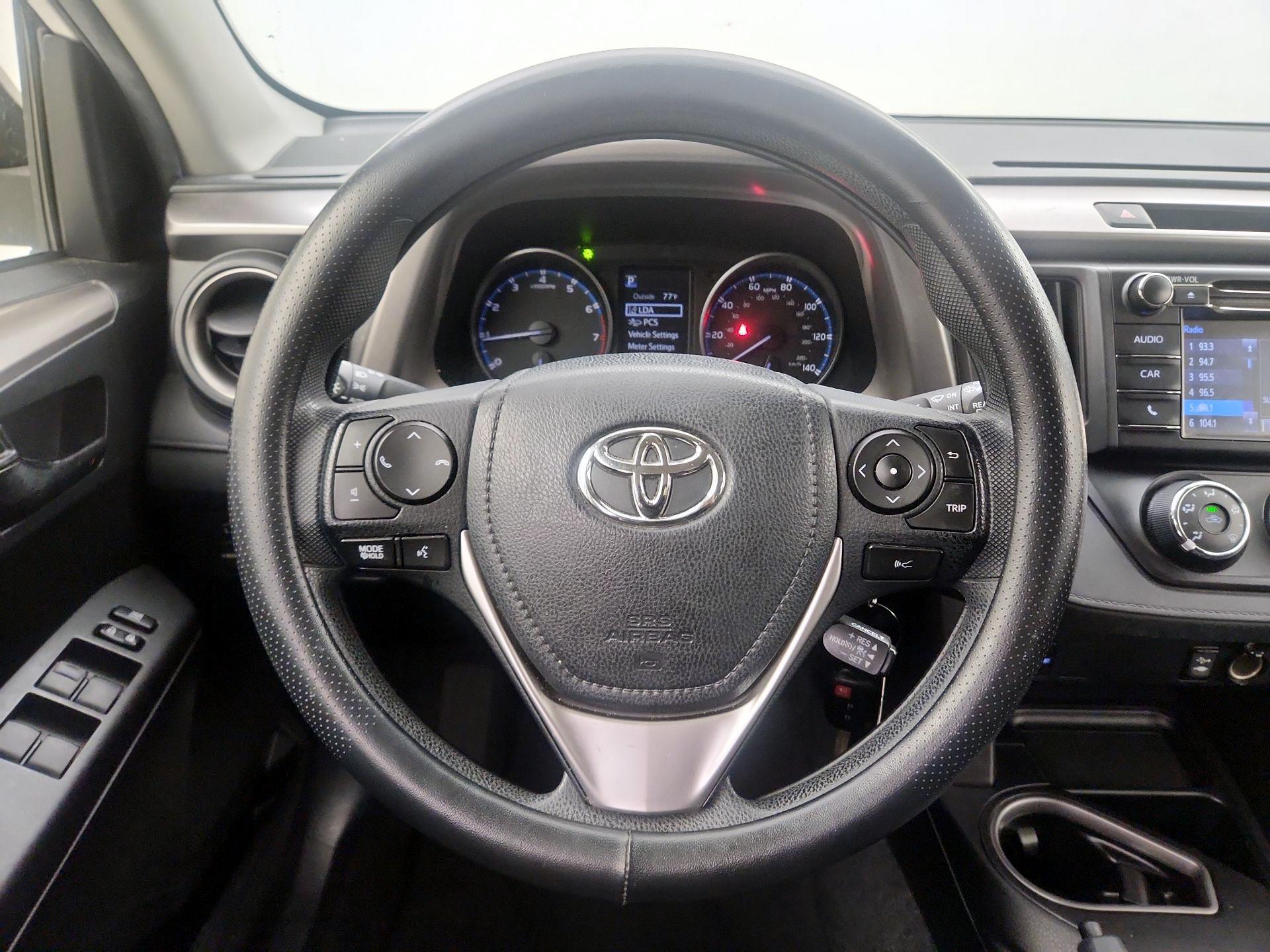 Thumbnail: 2018 Toyota RAV4 - 10