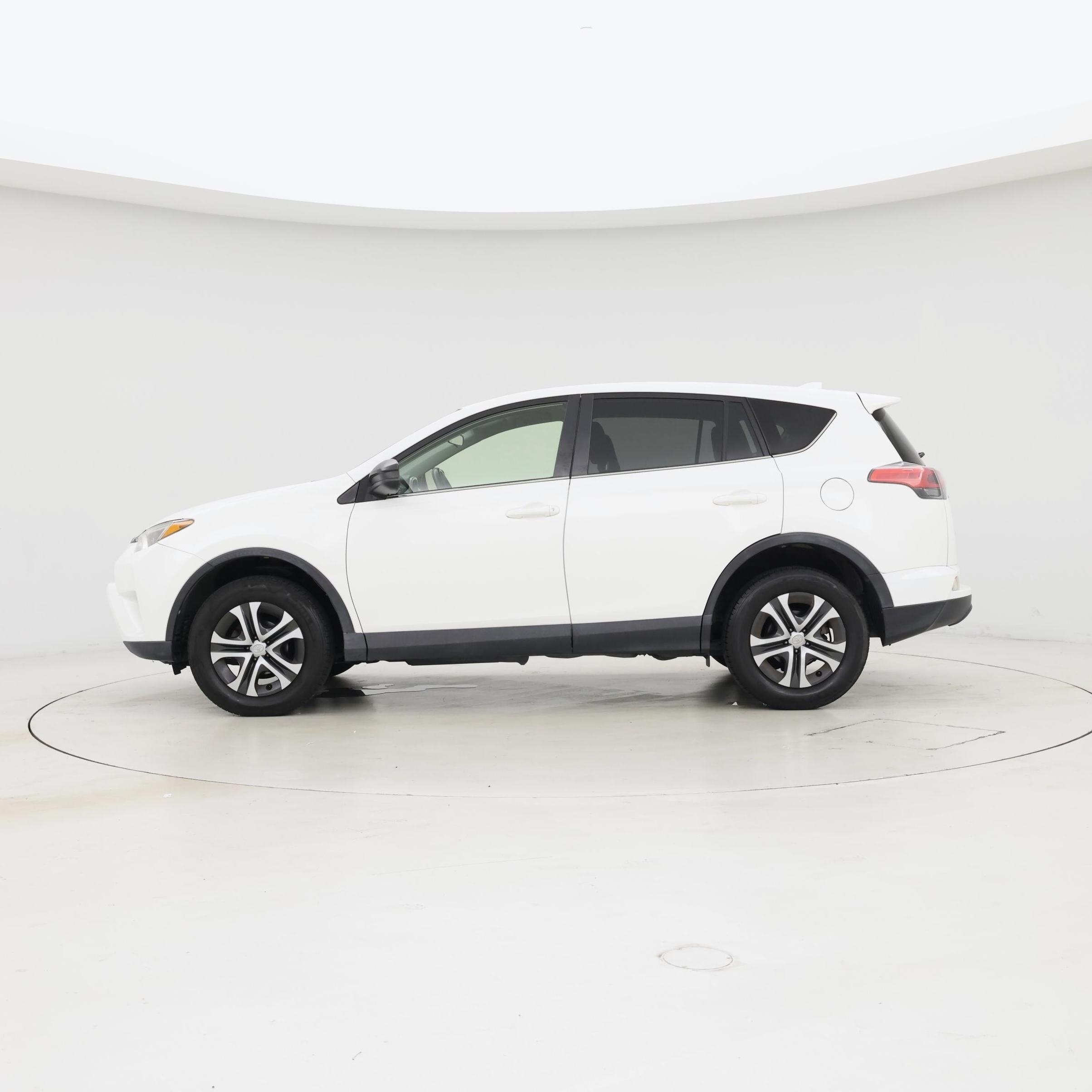 Thumbnail: 2018 Toyota RAV4 - 3