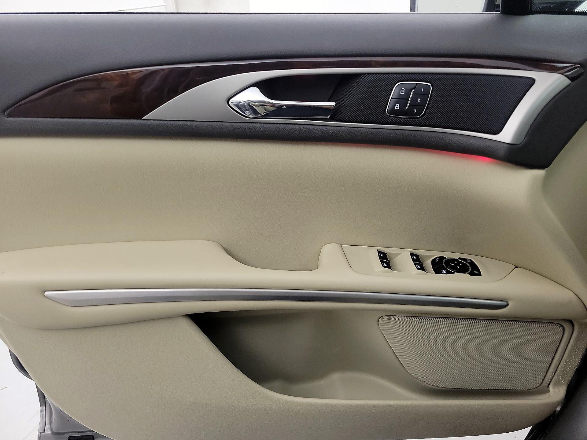 Thumbnail: 2015 Lincoln MKZ - 12