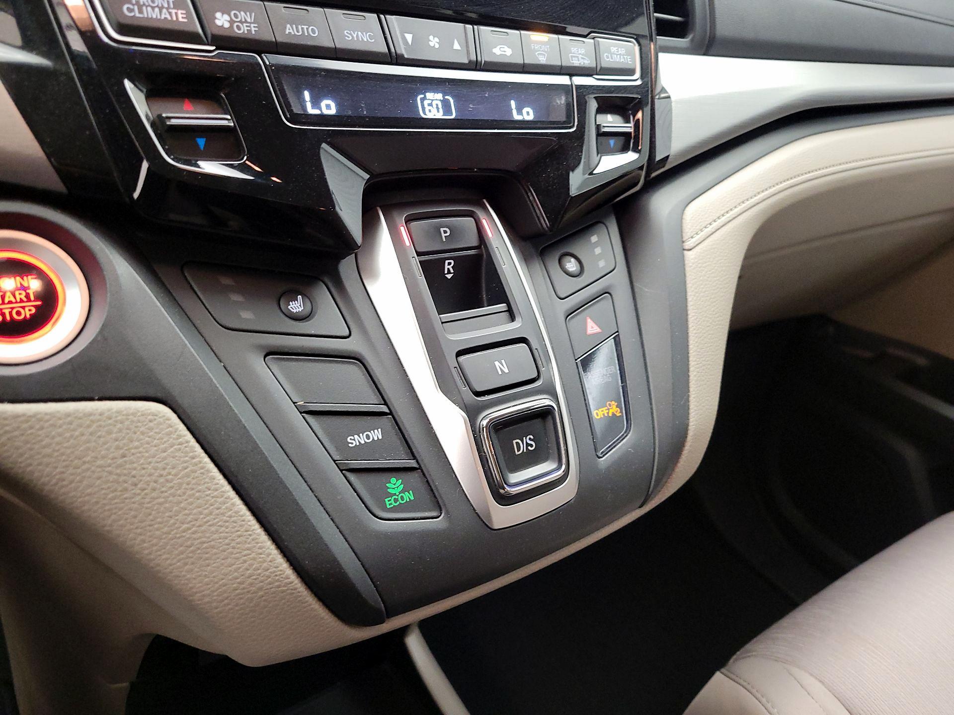 Thumbnail: 2018 Honda Odyssey - 17