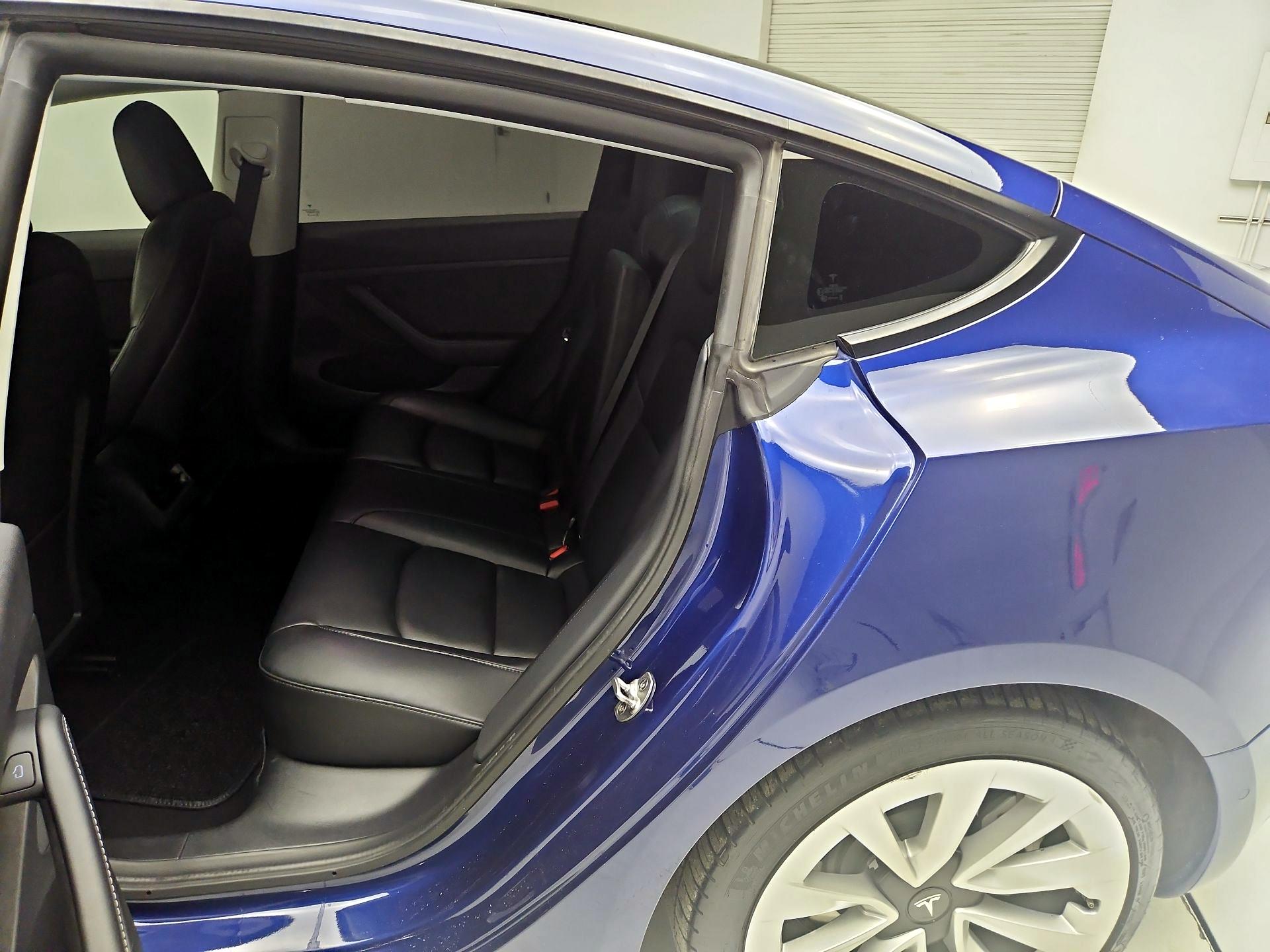 Thumbnail: 2022 Tesla Model 3 - 17