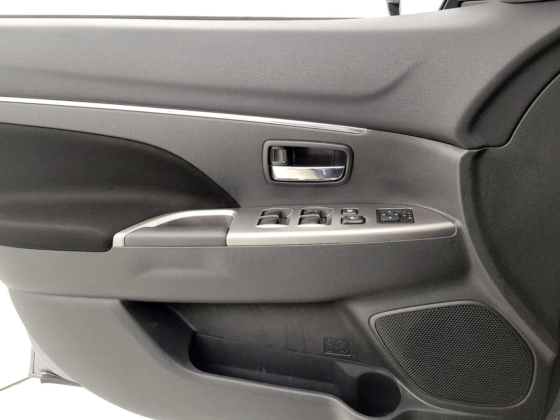 Thumbnail: 2019 Mitsubishi Outlander Sport - 12
