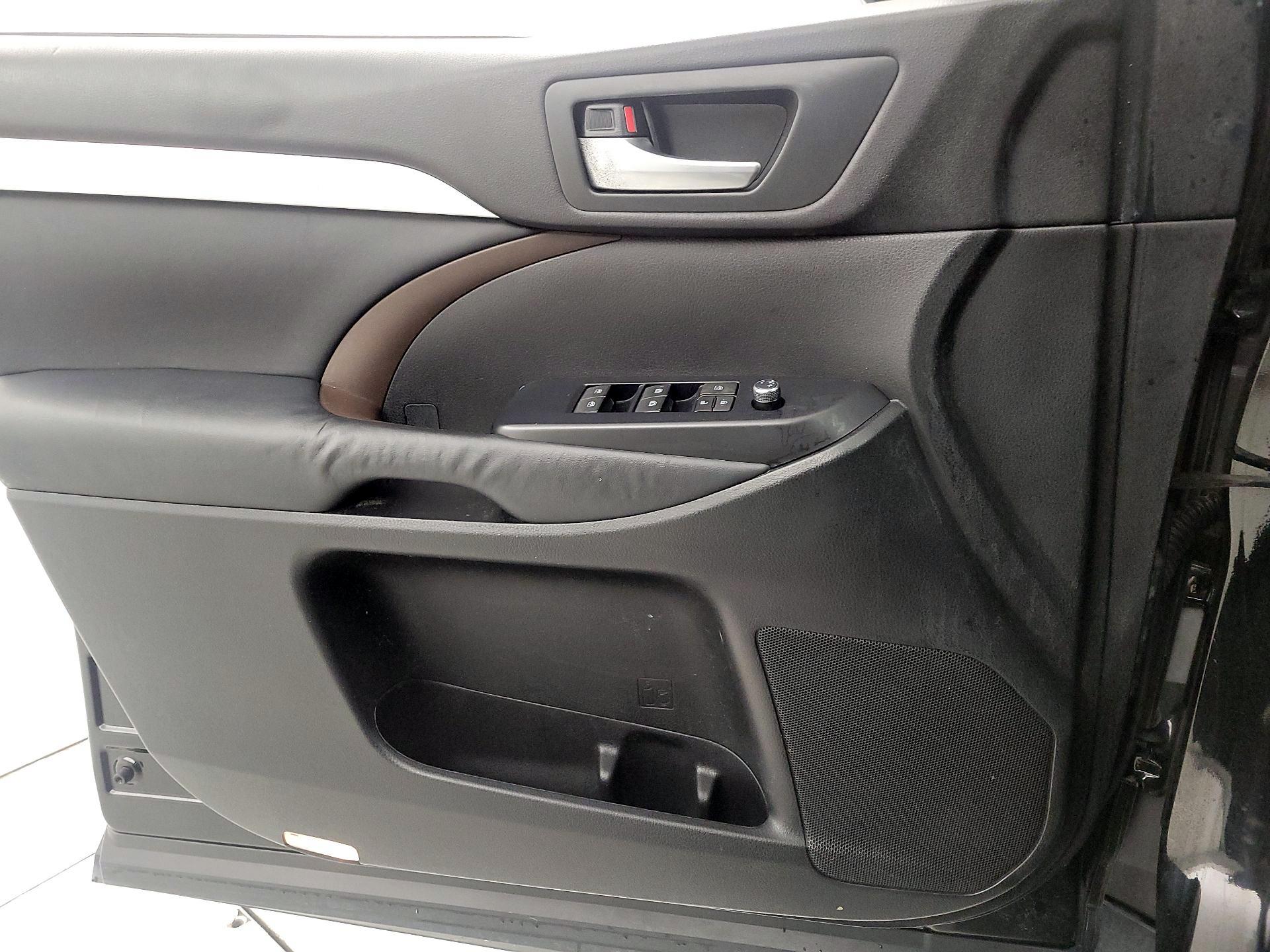 Thumbnail: 2014 Toyota Highlander - 12