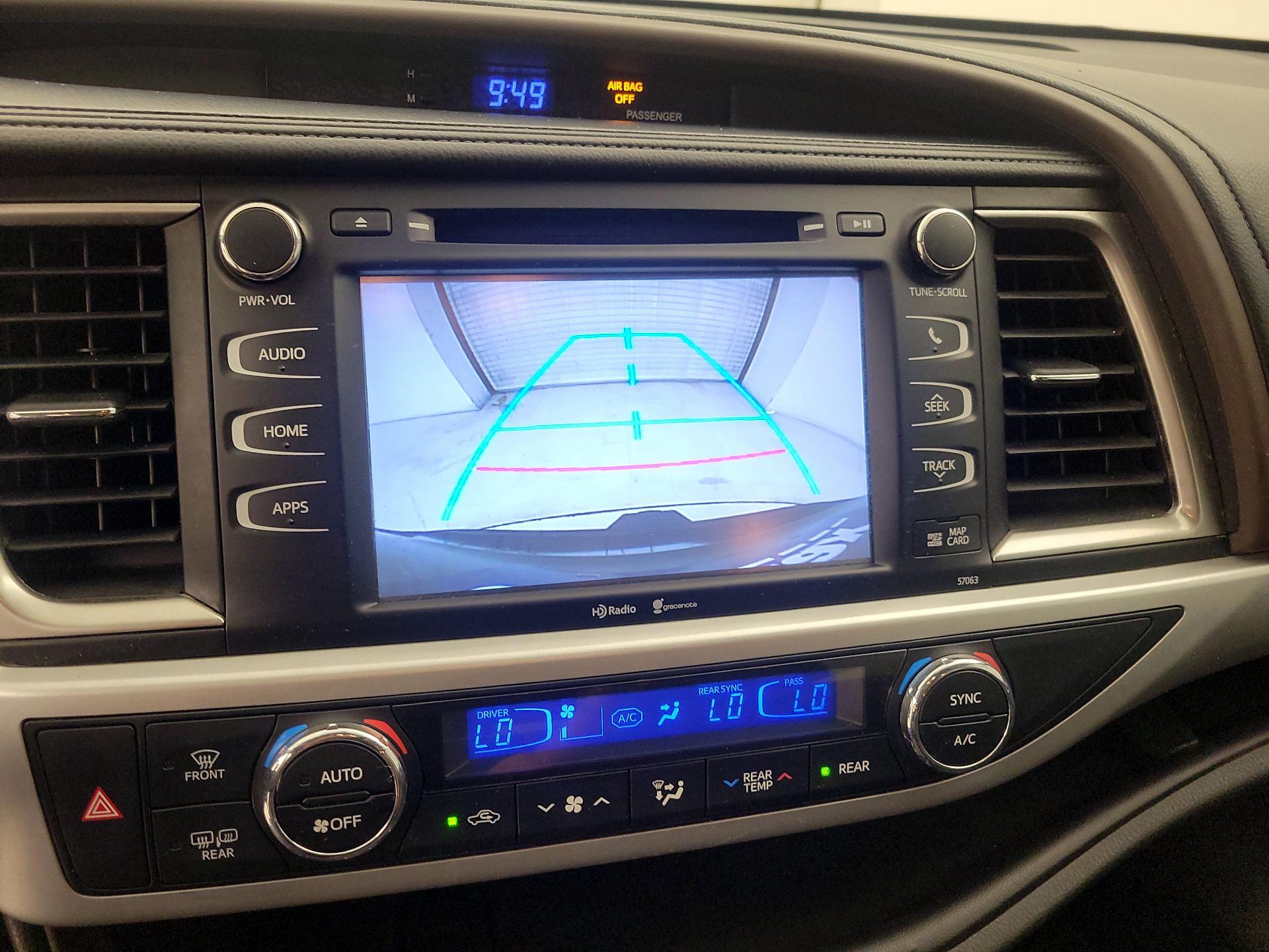 Thumbnail: 2014 Toyota Highlander - 15