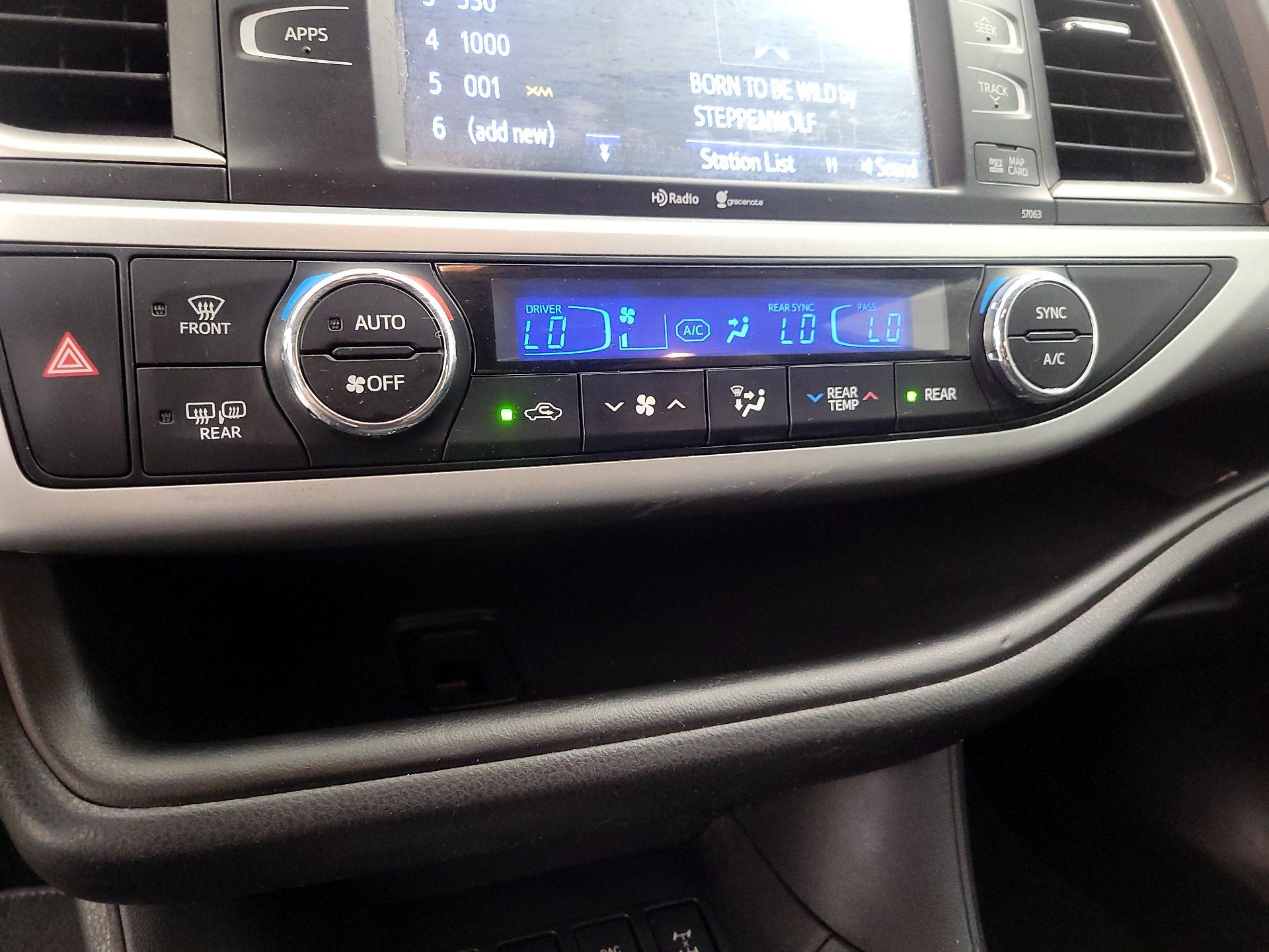 Thumbnail: 2014 Toyota Highlander - 17