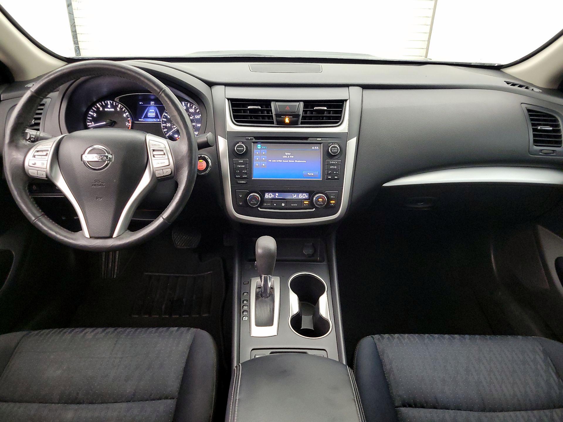 Thumbnail: 2017 Nissan Altima - 9