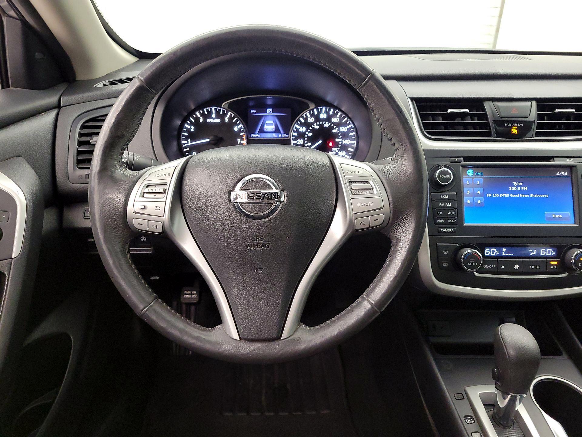 Thumbnail: 2017 Nissan Altima - 10