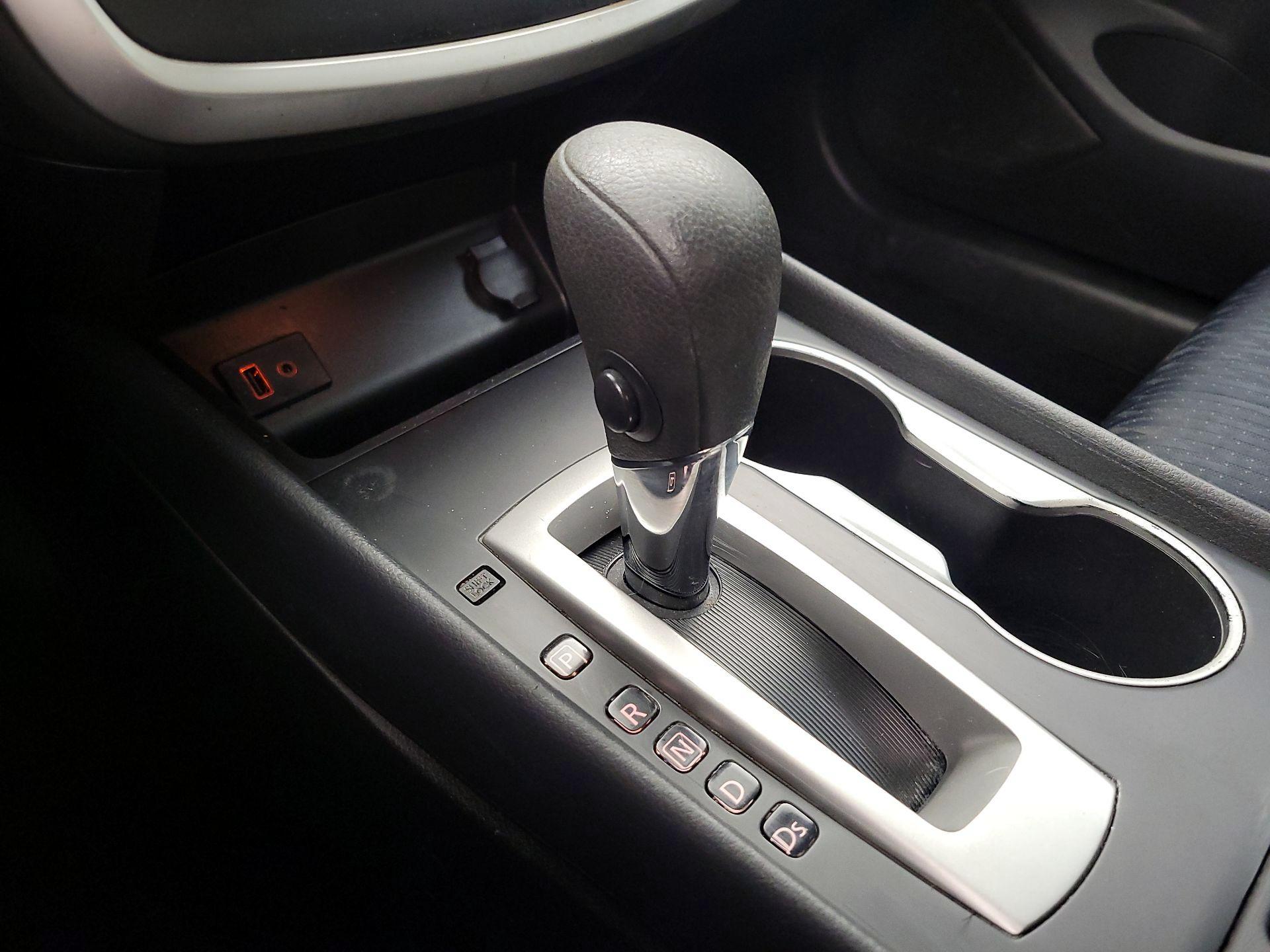 Thumbnail: 2017 Nissan Altima - 17