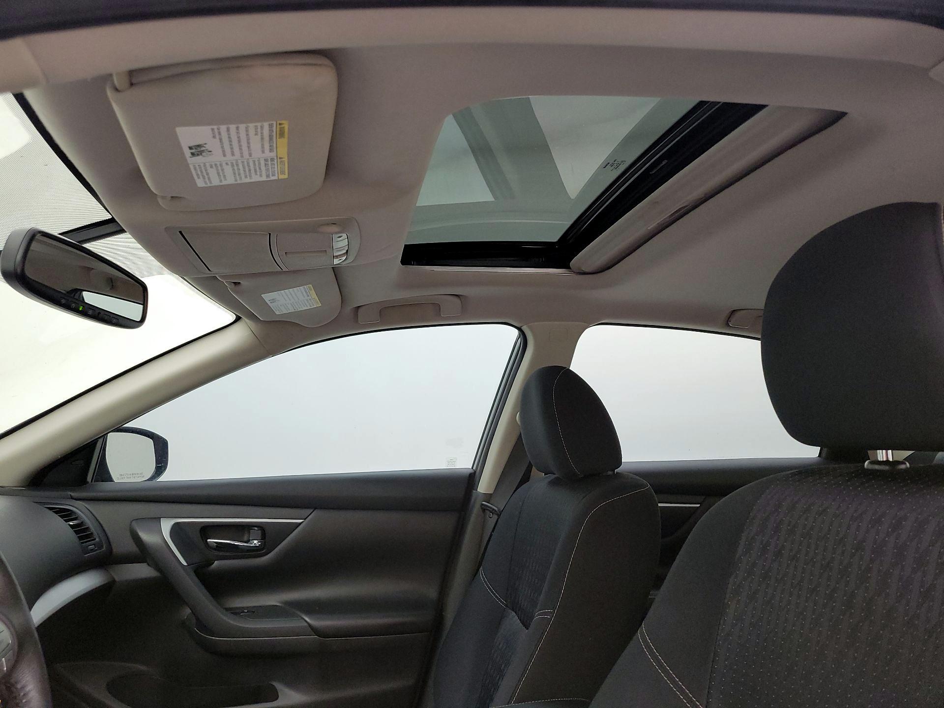 Thumbnail: 2017 Nissan Altima - 19