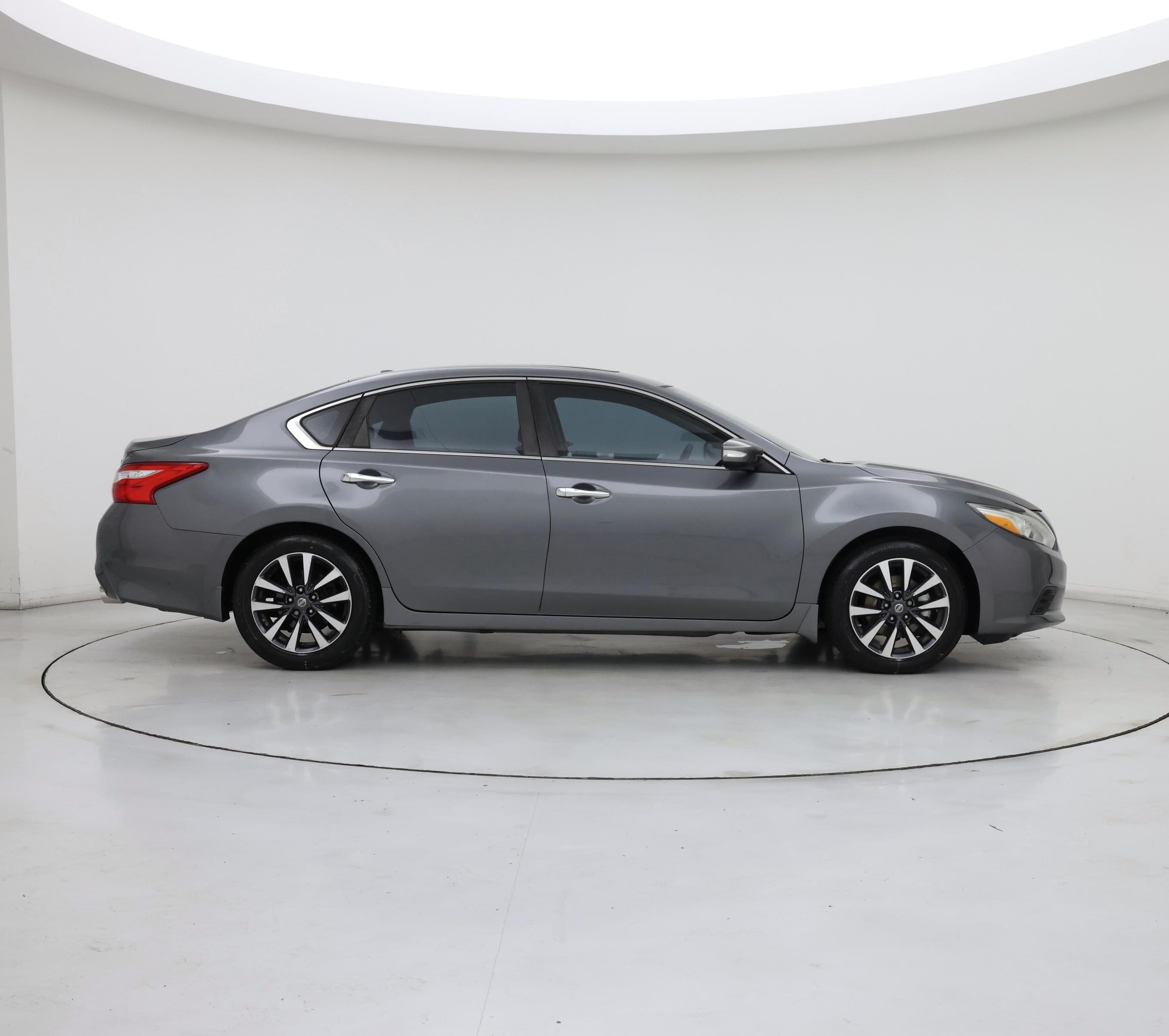 Thumbnail: 2017 Nissan Altima - 7