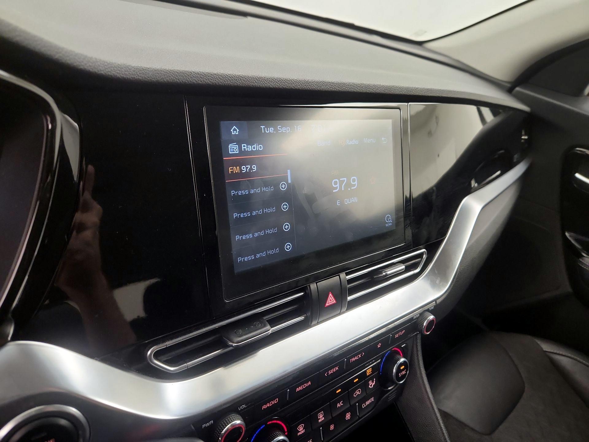 Thumbnail: 2020 Kia Niro - 15