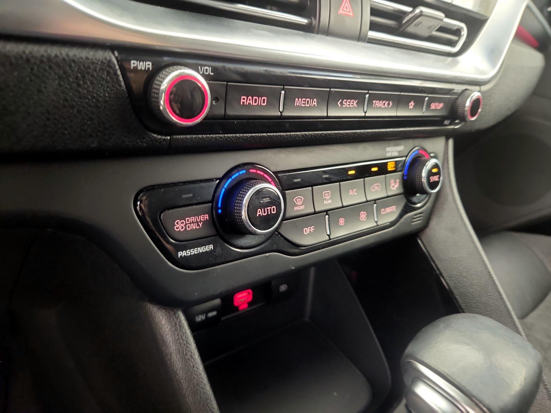 Thumbnail: 2020 Kia Niro - 16
