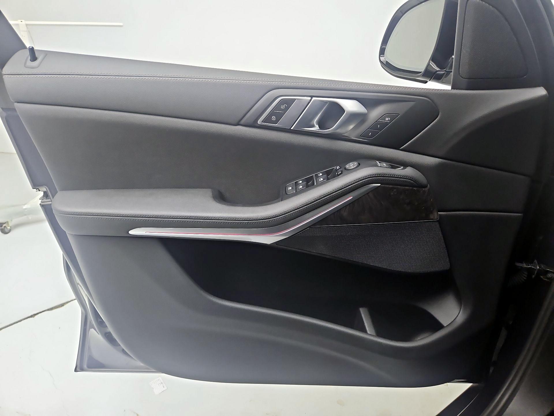 Thumbnail: 2022 BMW X5 - 12