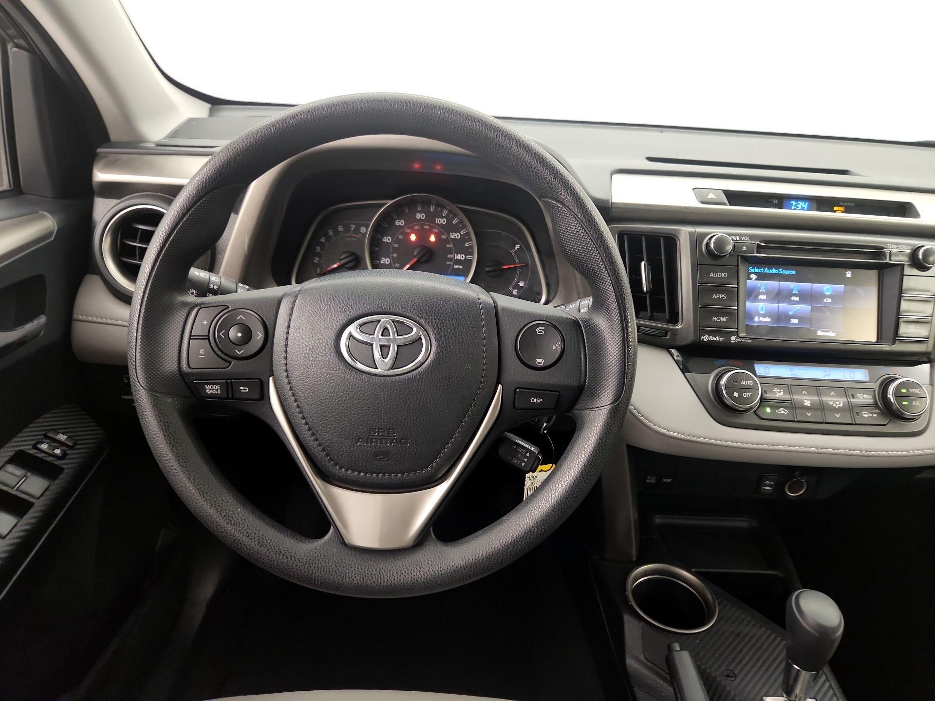 Thumbnail: 2015 Toyota RAV4 - 10