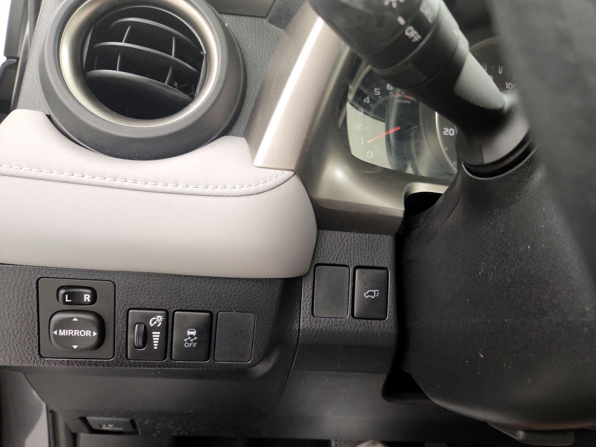 Thumbnail: 2015 Toyota RAV4 - 13