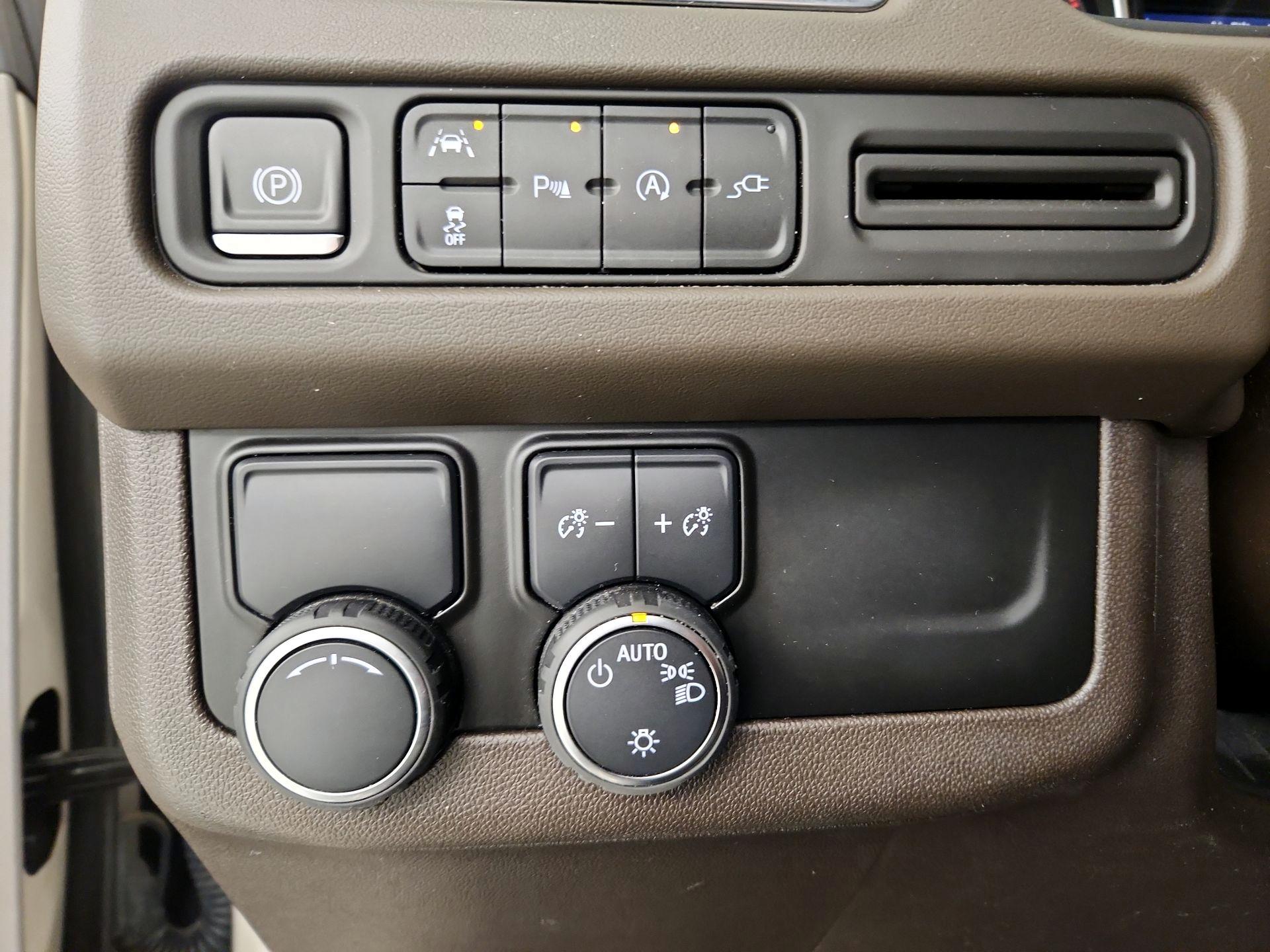 Thumbnail: 2021 Chevrolet Tahoe - 13