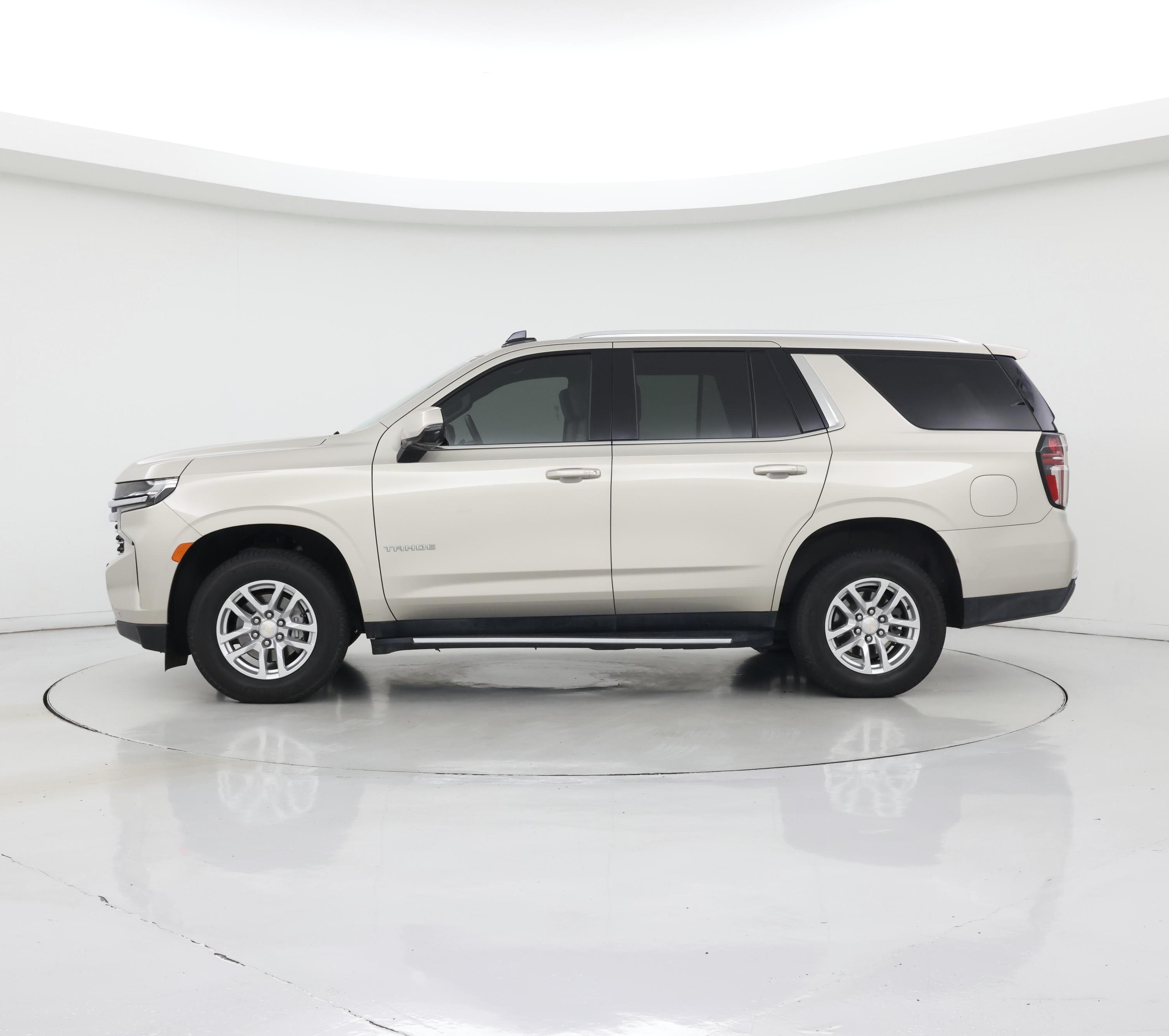 Thumbnail: 2021 Chevrolet Tahoe - 3