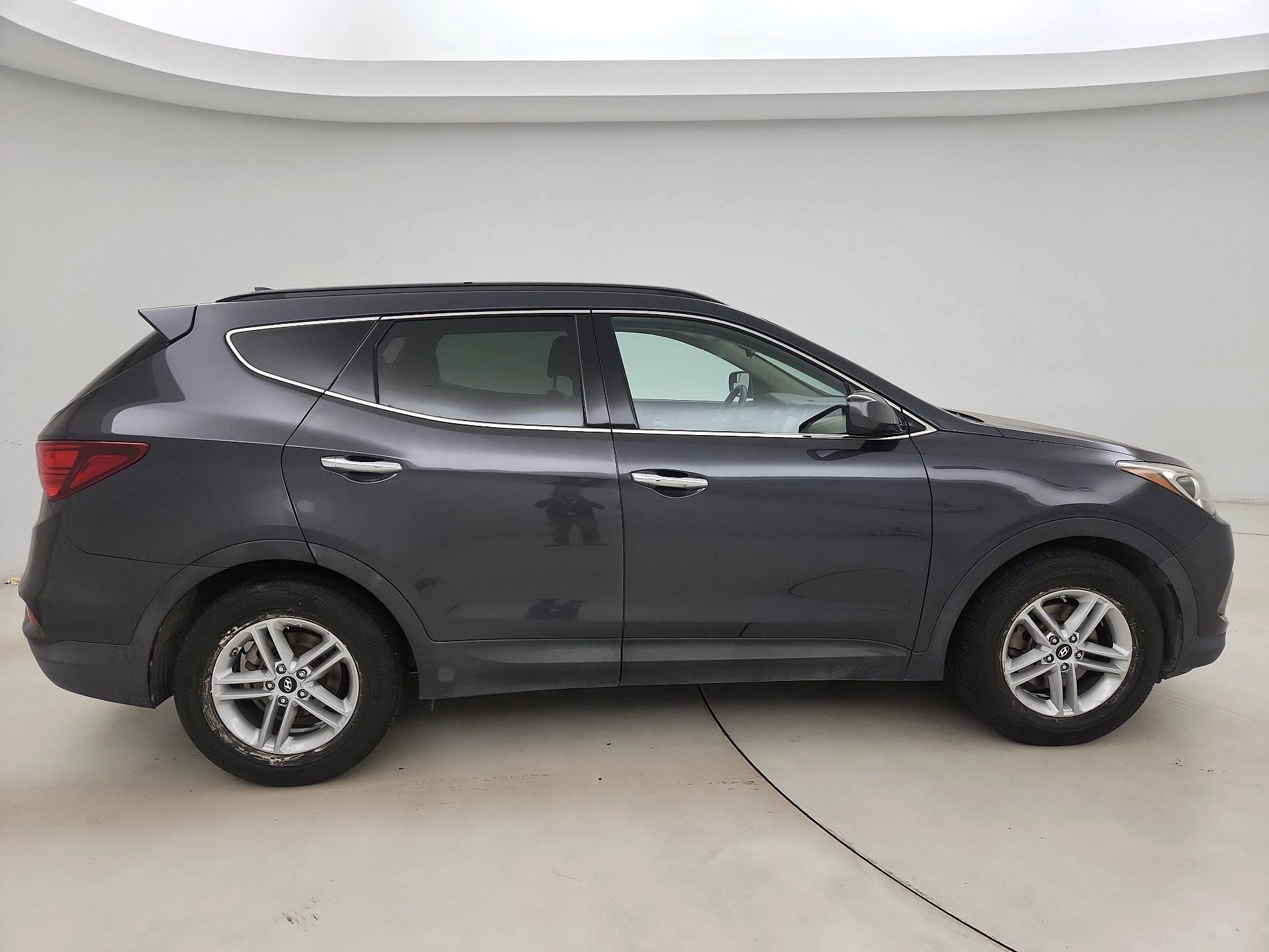 Thumbnail: 2017 Hyundai Santa Fe - 4