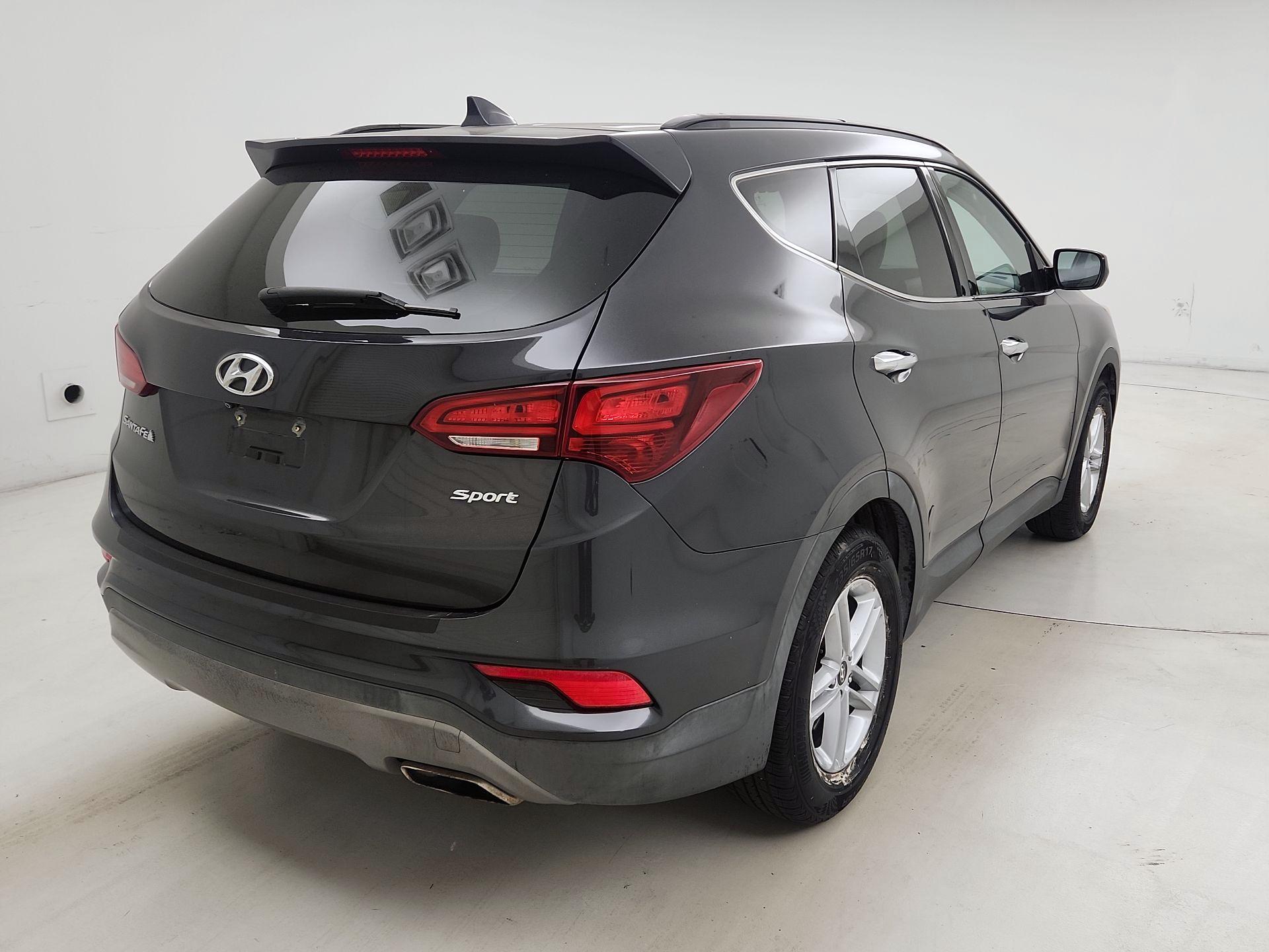 Thumbnail: 2017 Hyundai Santa Fe - 5