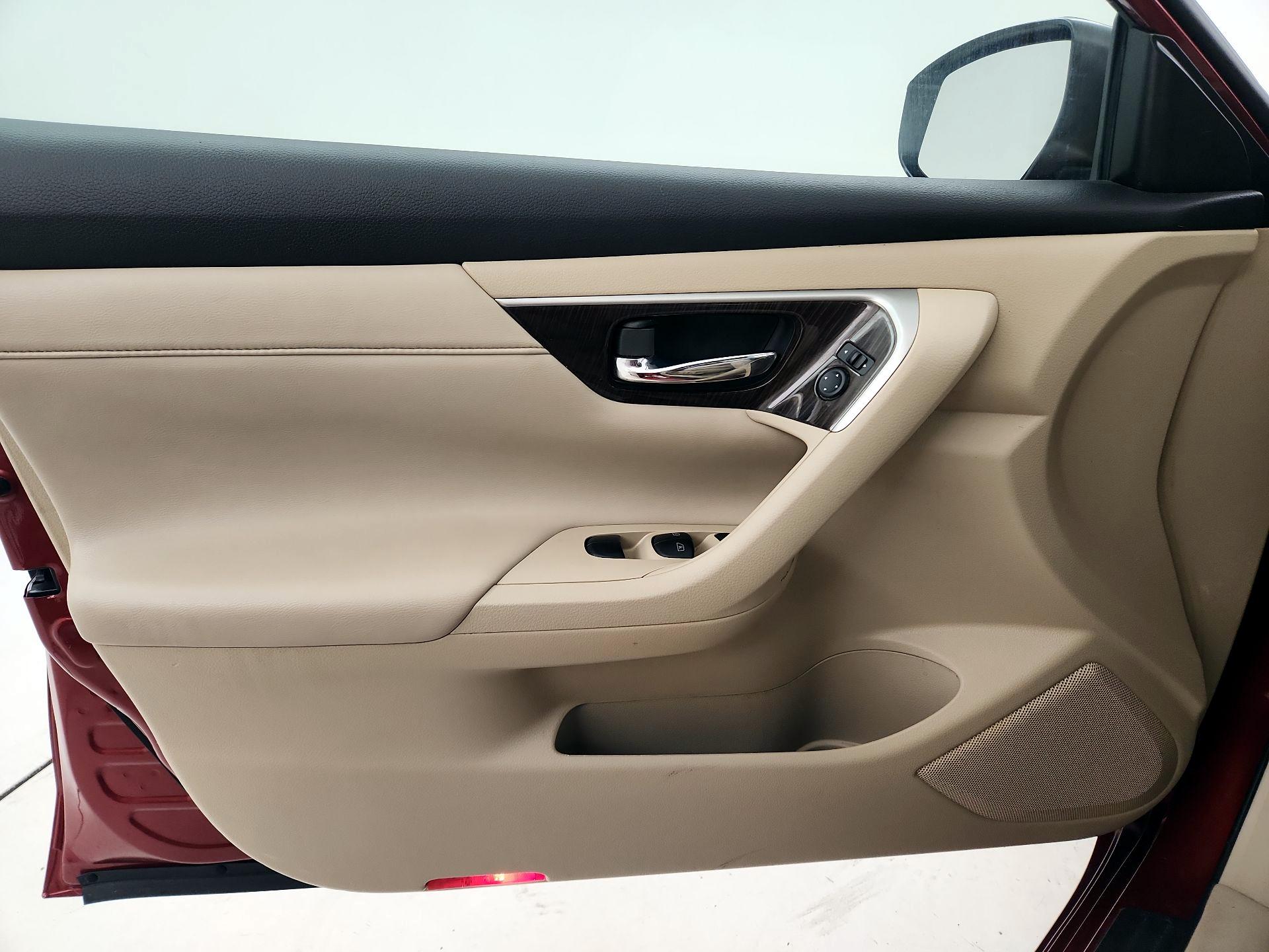 Thumbnail: 2014 Nissan Altima - 10