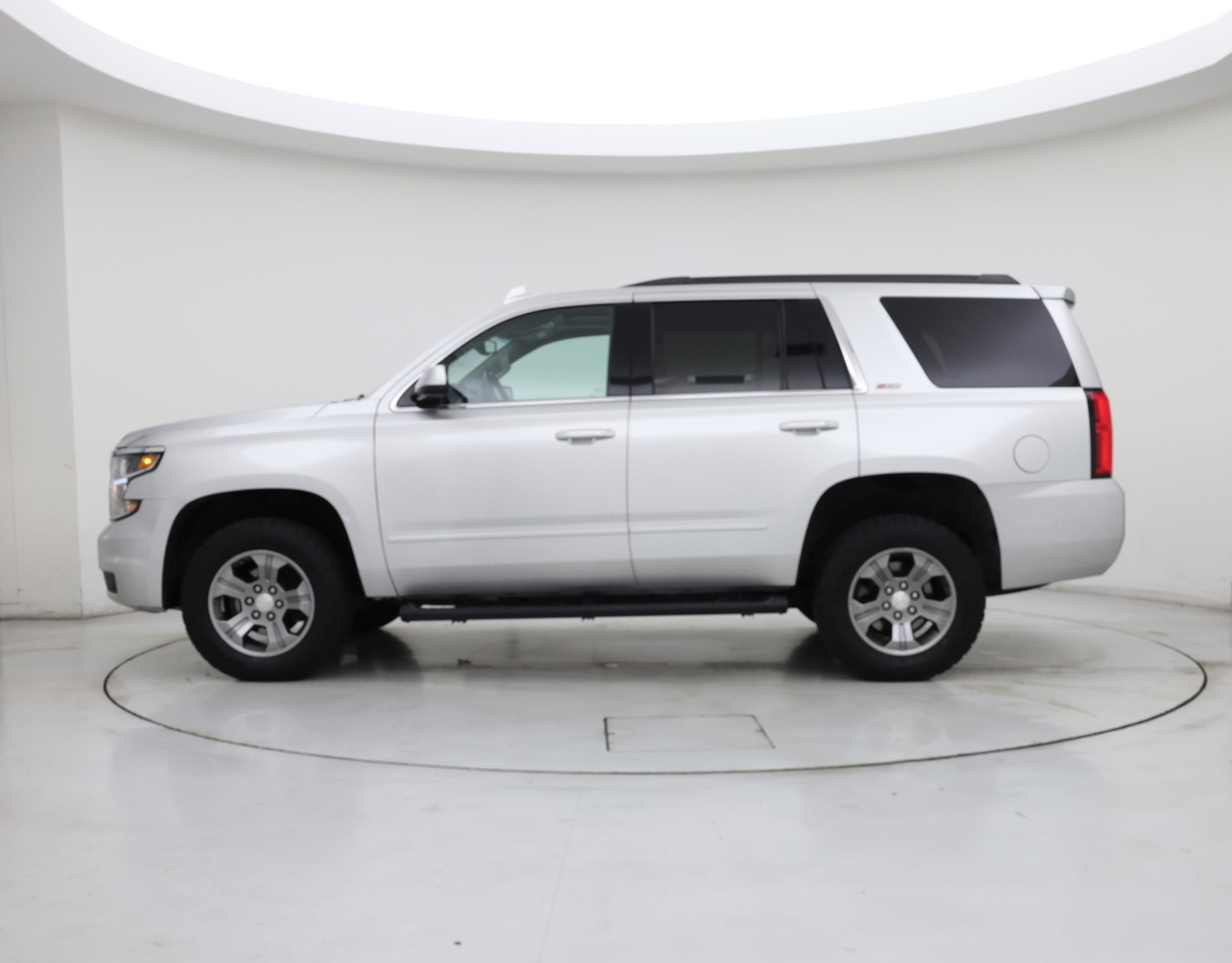 Thumbnail: 2019 Chevrolet Tahoe - 3