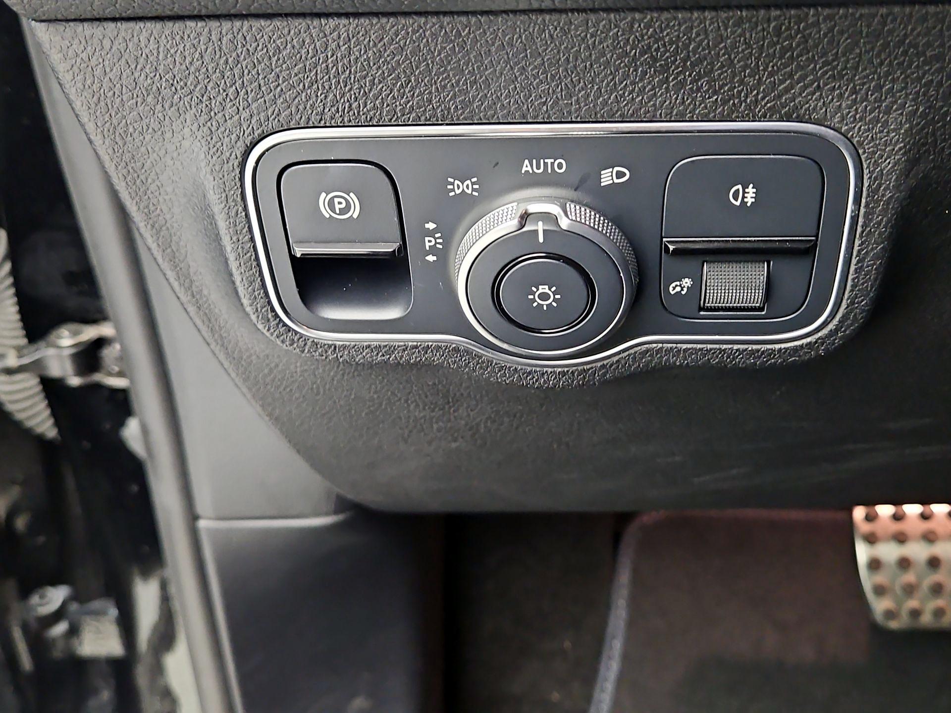 Thumbnail: 2022 Mercedes-Benz GLB - 13