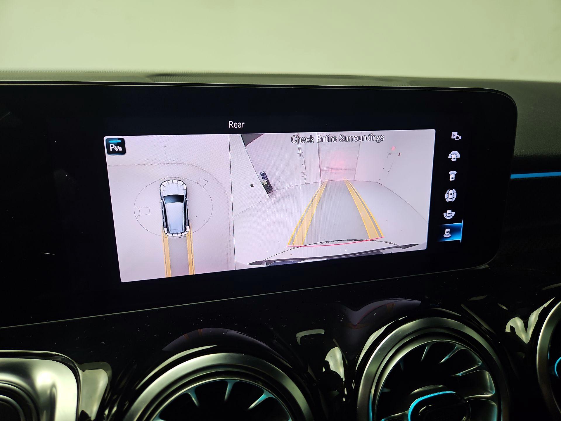 Thumbnail: 2022 Mercedes-Benz GLB - 14