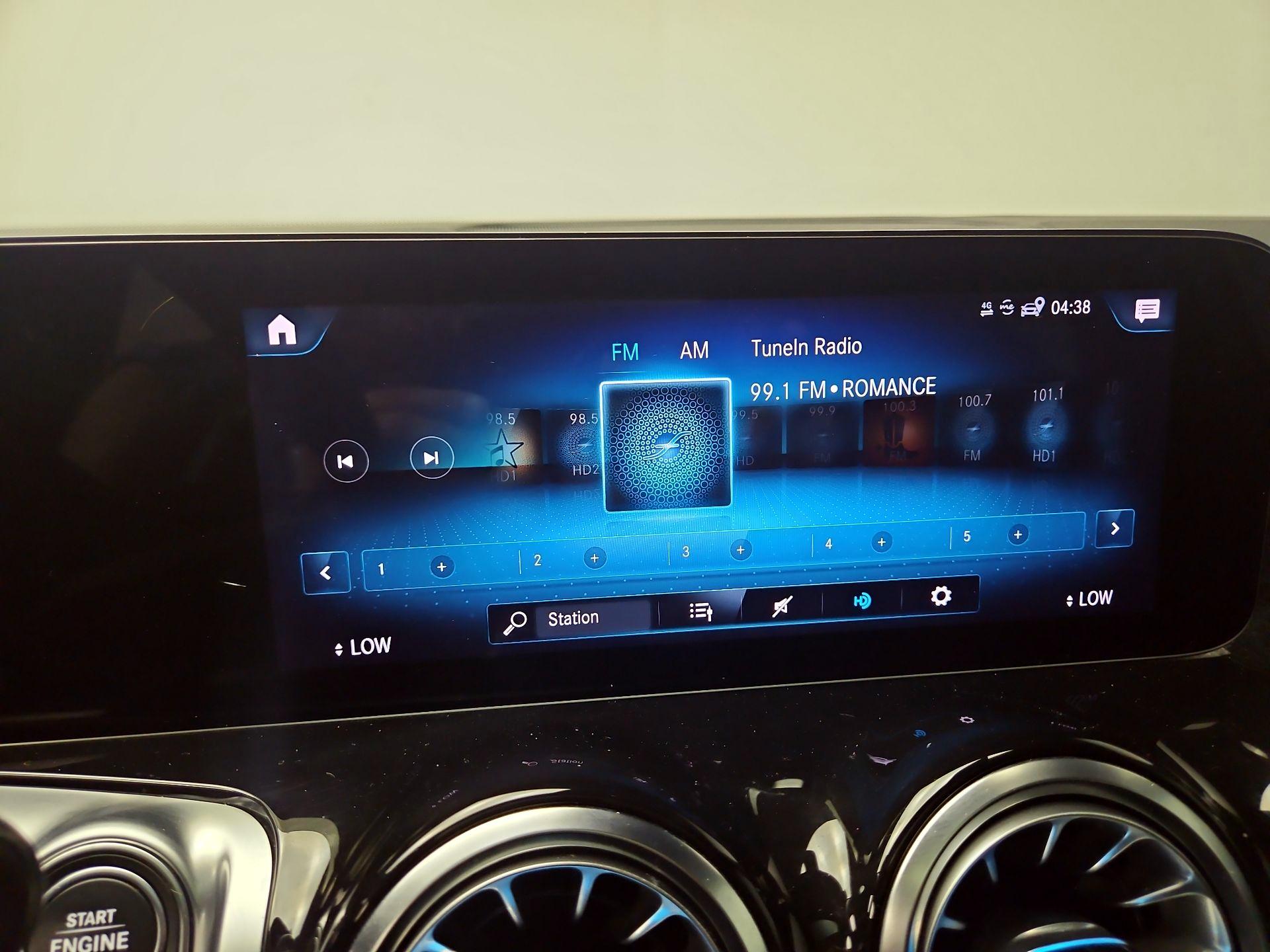 Thumbnail: 2022 Mercedes-Benz GLB - 15