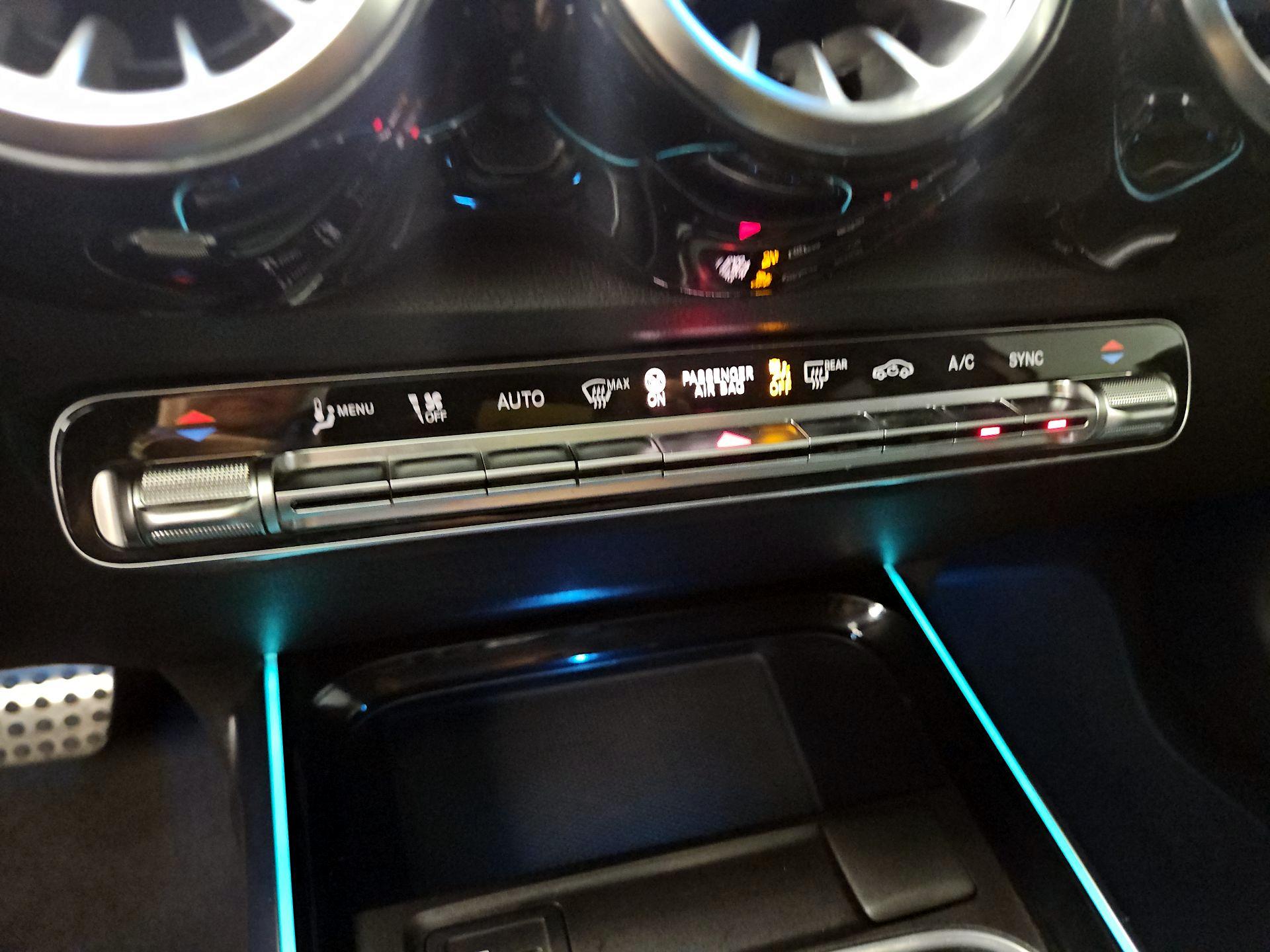 Thumbnail: 2022 Mercedes-Benz GLB - 16