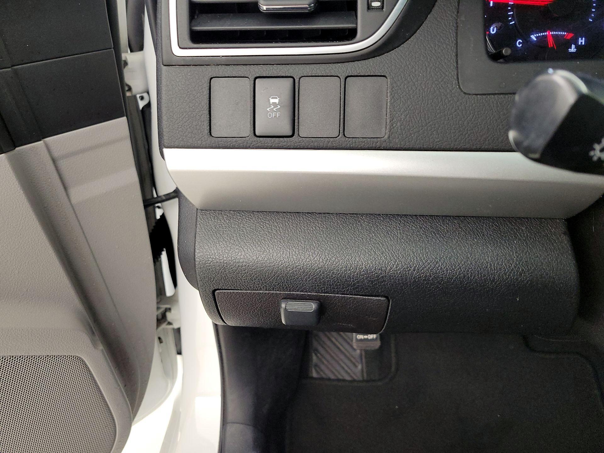 Thumbnail: 2016 Toyota Camry - 13