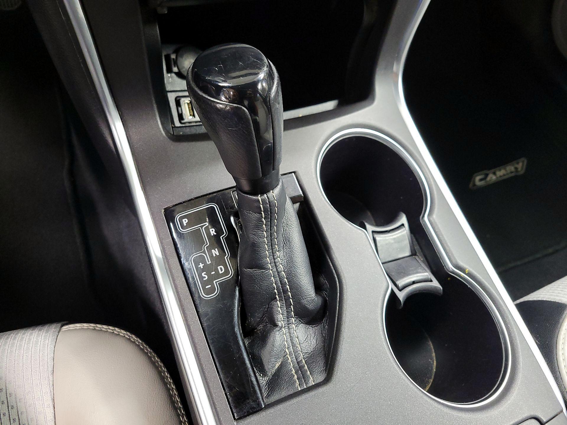 Thumbnail: 2016 Toyota Camry - 17