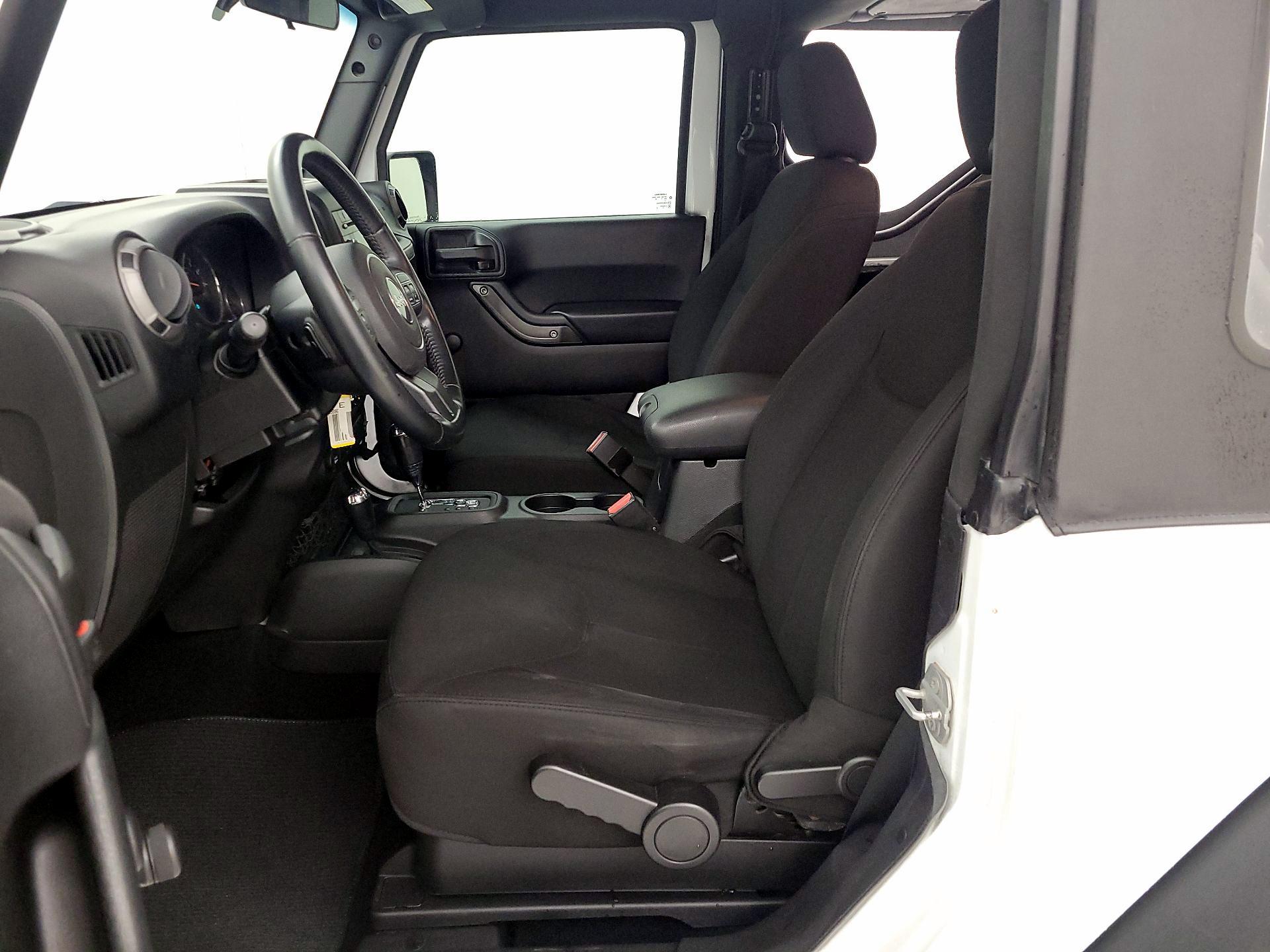 Thumbnail: 2016 Jeep Wrangler - 9