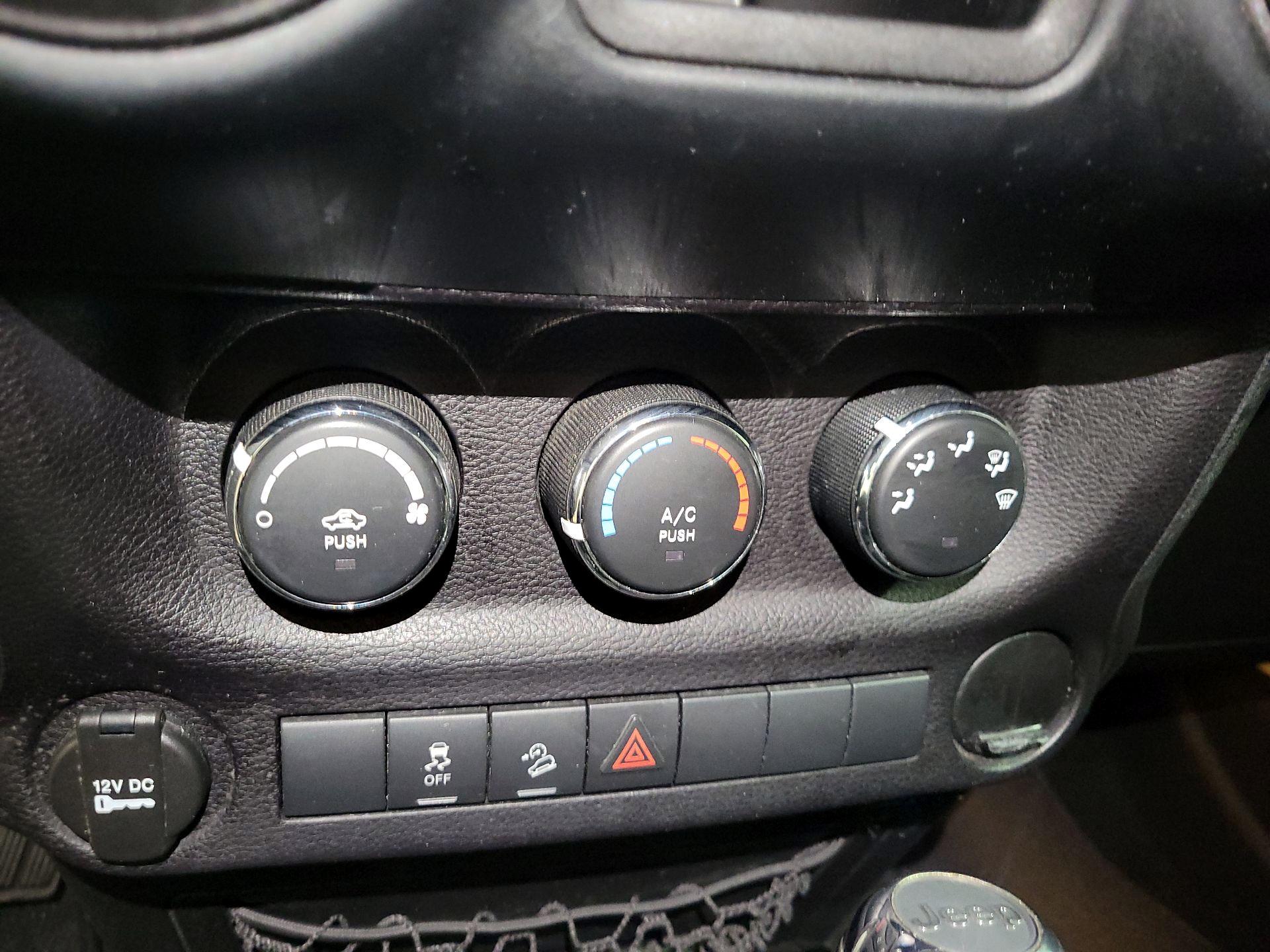 Thumbnail: 2016 Jeep Wrangler - 12