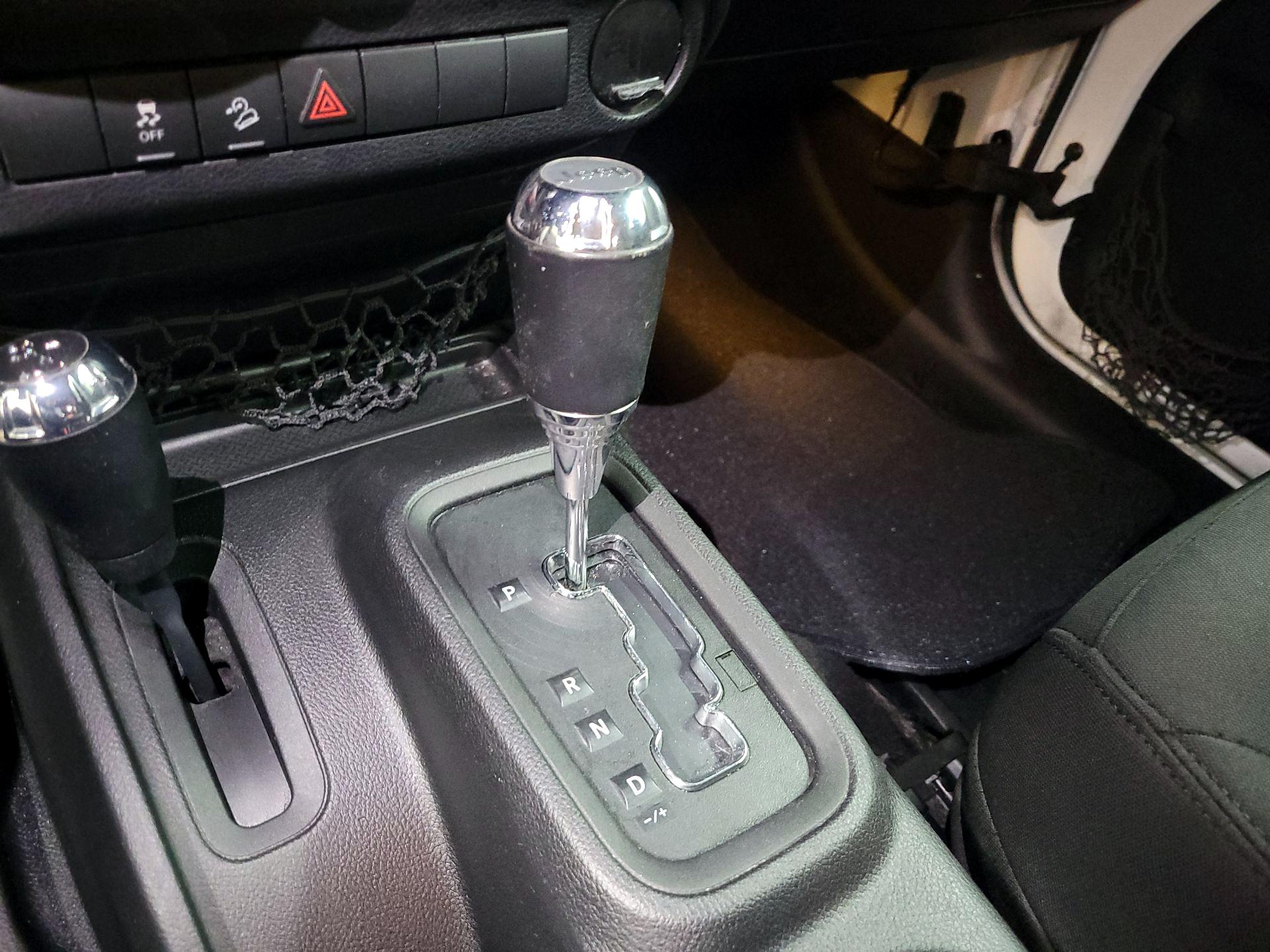 Thumbnail: 2016 Jeep Wrangler - 13