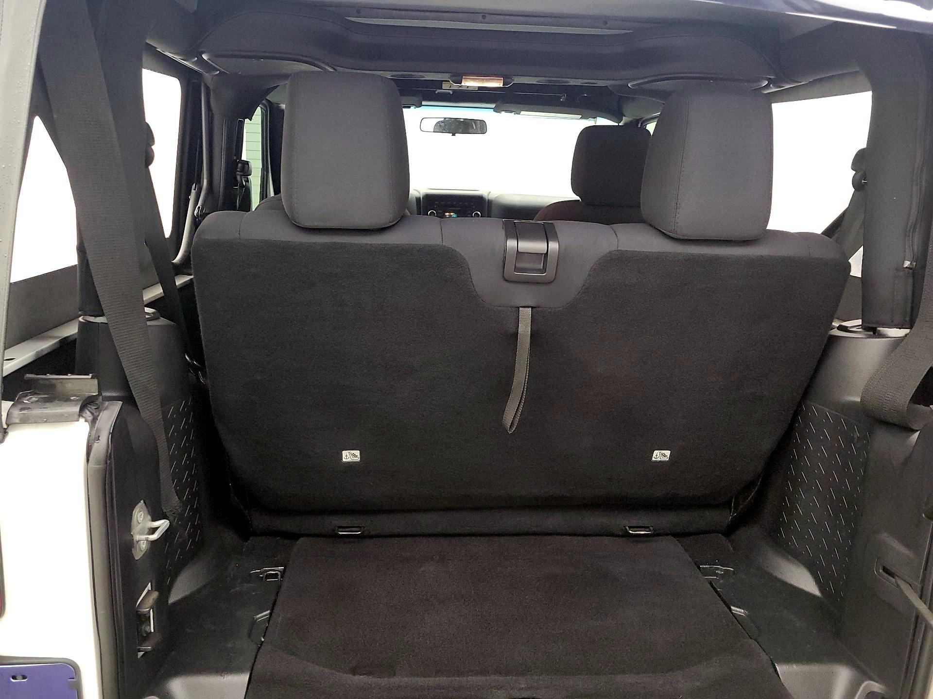 Thumbnail: 2016 Jeep Wrangler - 16