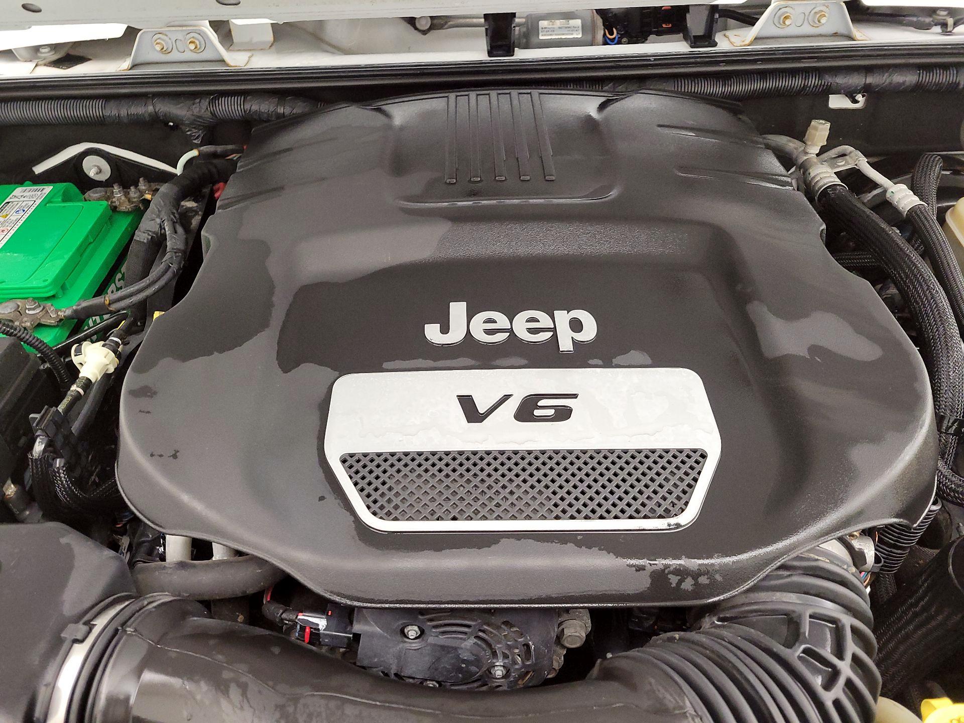 Thumbnail: 2016 Jeep Wrangler - 17