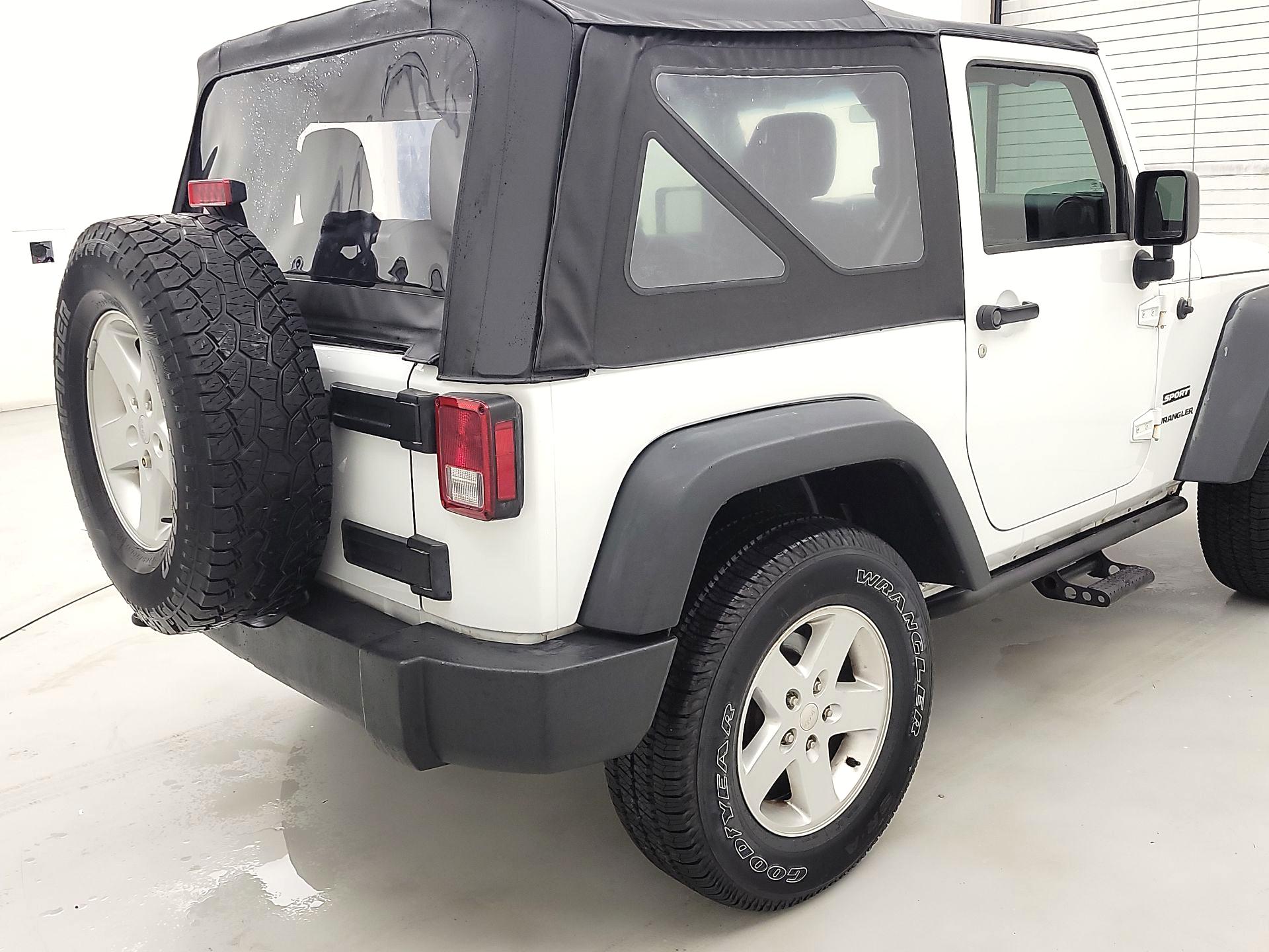 Thumbnail: 2016 Jeep Wrangler - 5