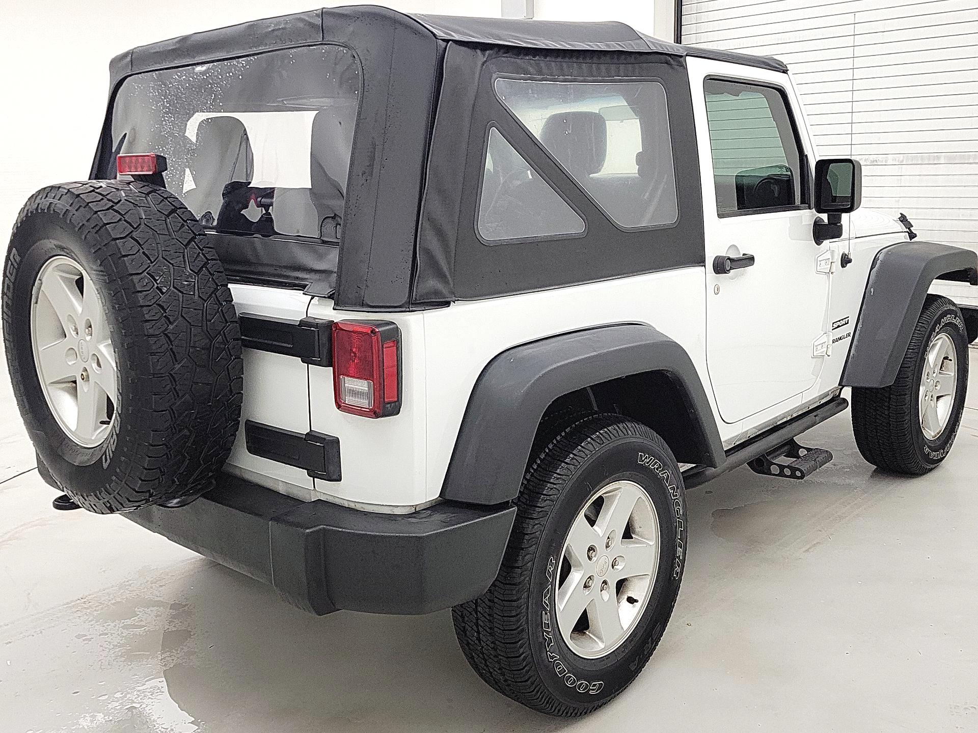 Thumbnail: 2016 Jeep Wrangler - 7